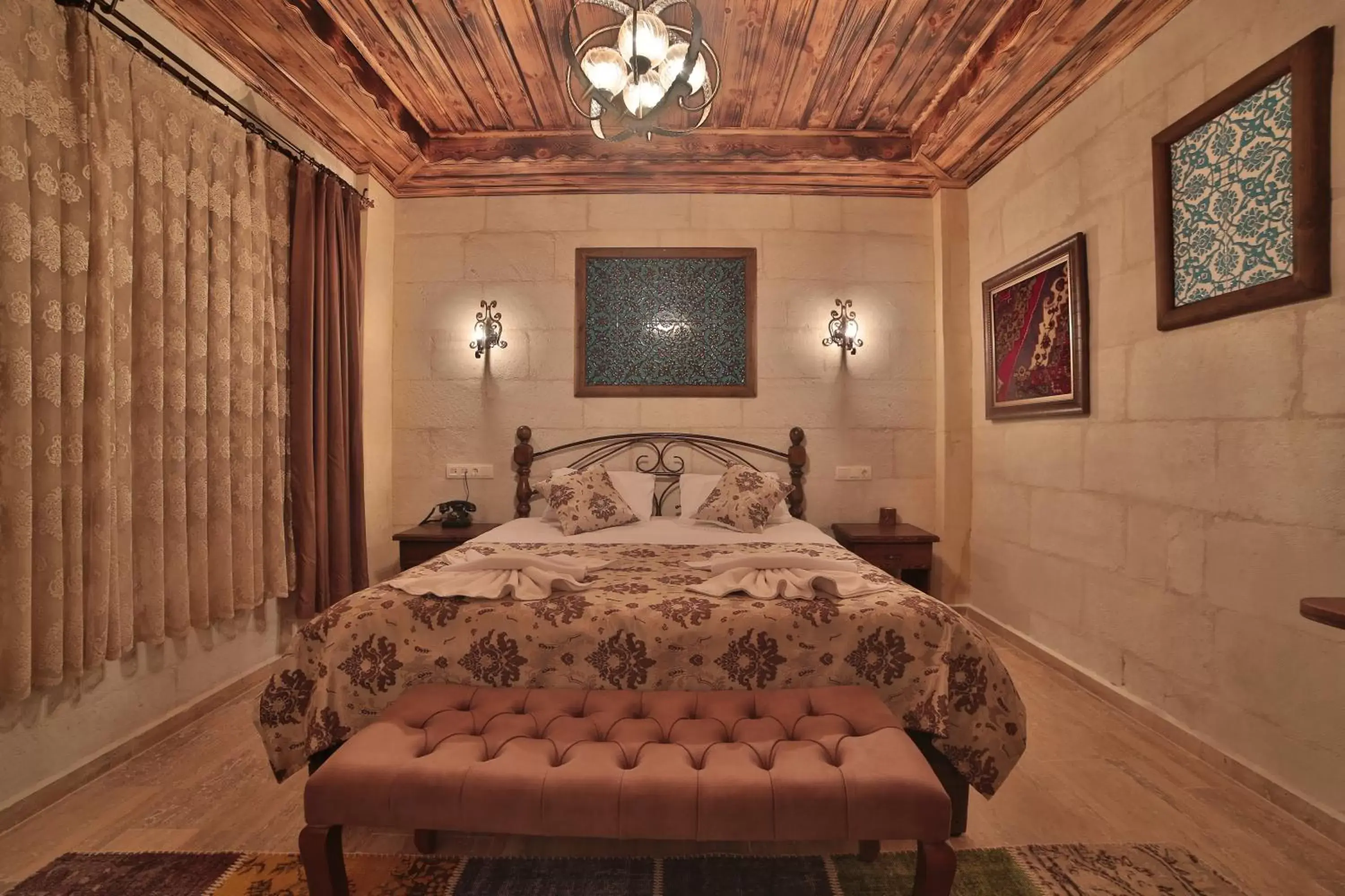 Bed in Caravanserai Inn Hotel