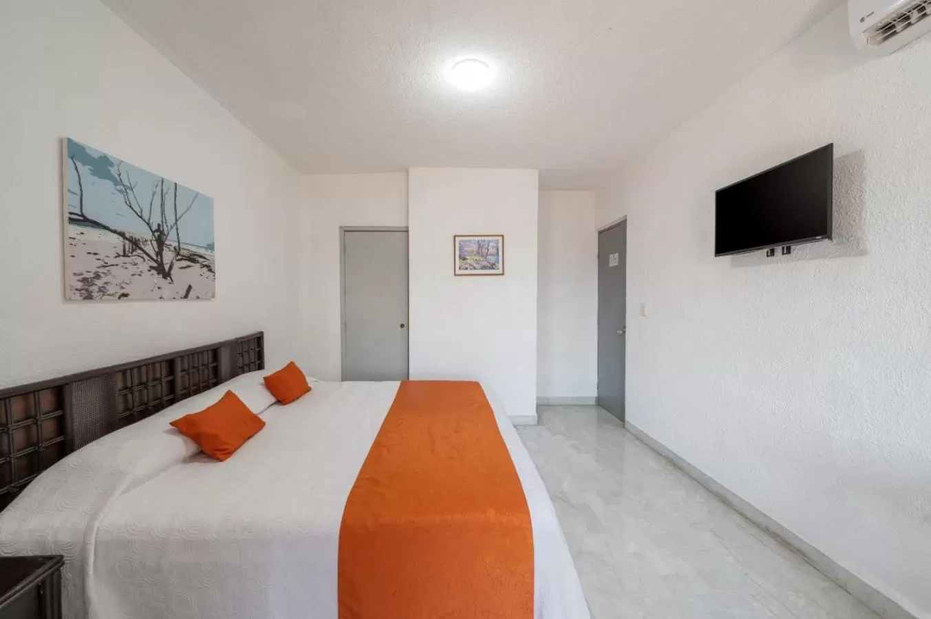 Photo of the whole room, Bed in Hotel Imperial Laguna Faranda Cancún