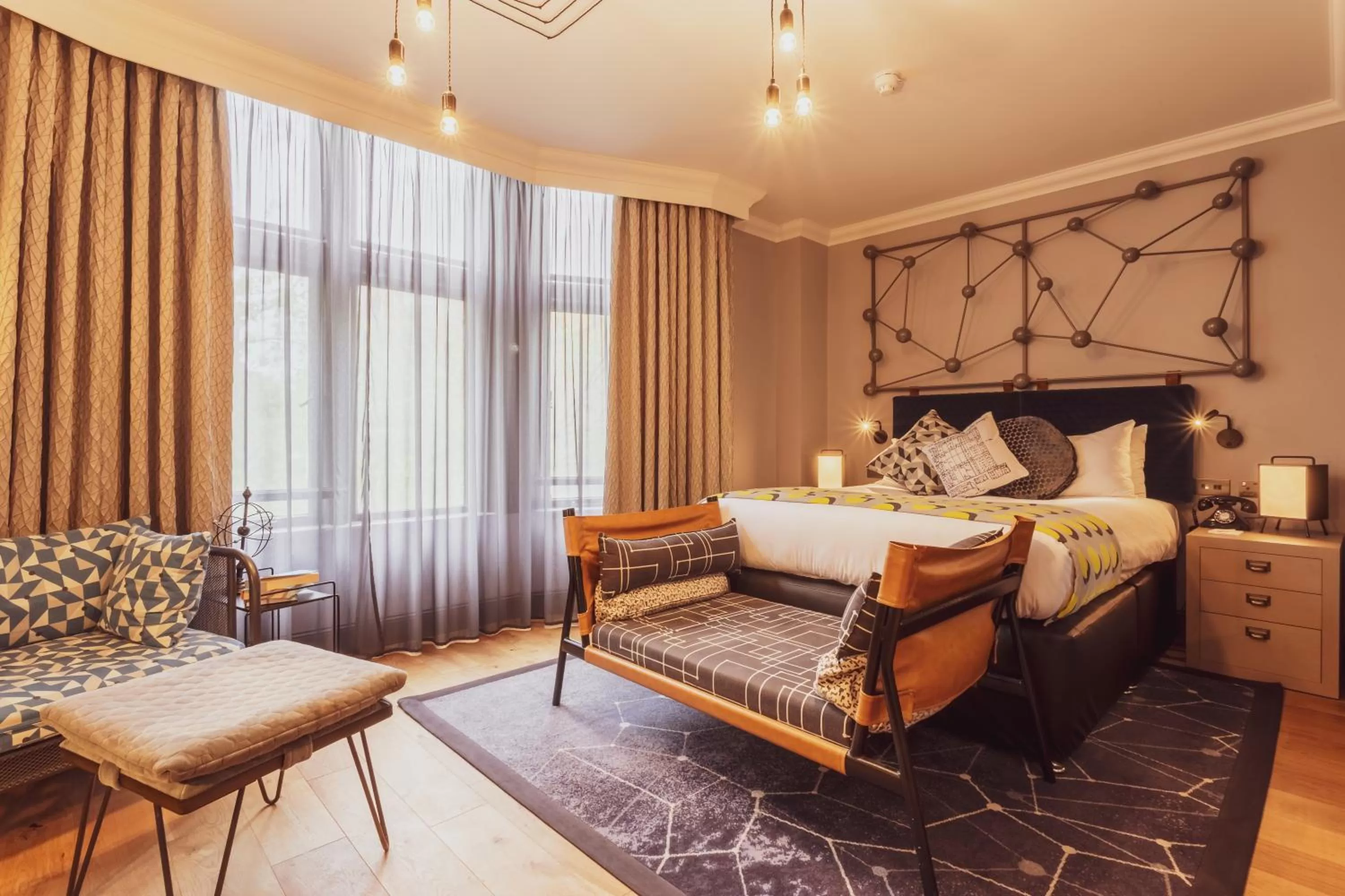 Photo of the whole room, Bed in The Gardens Hotel