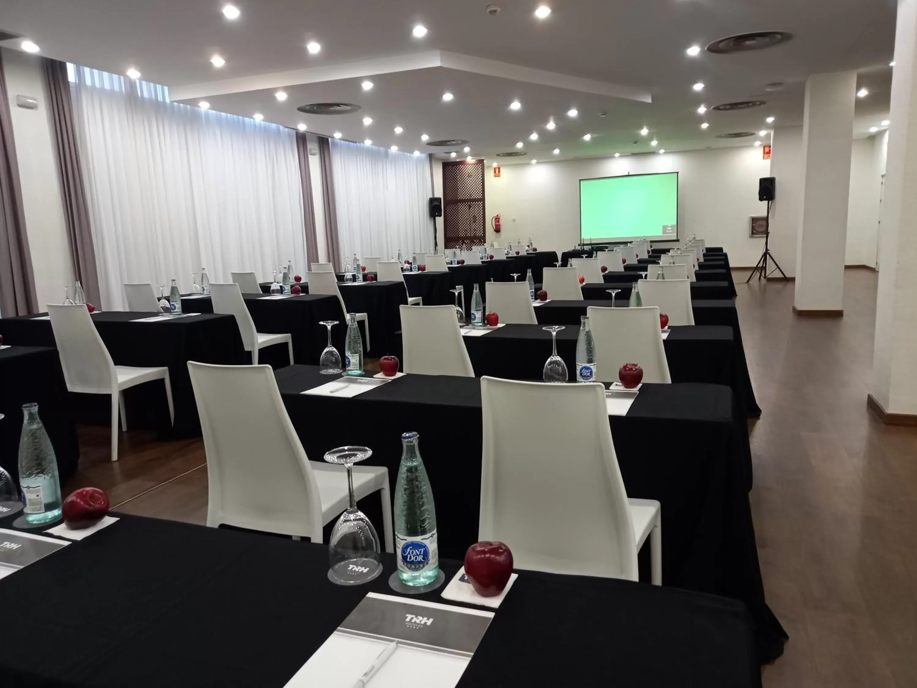 Meeting/conference room, Restaurant/Places to Eat in Hotel TRH La Motilla