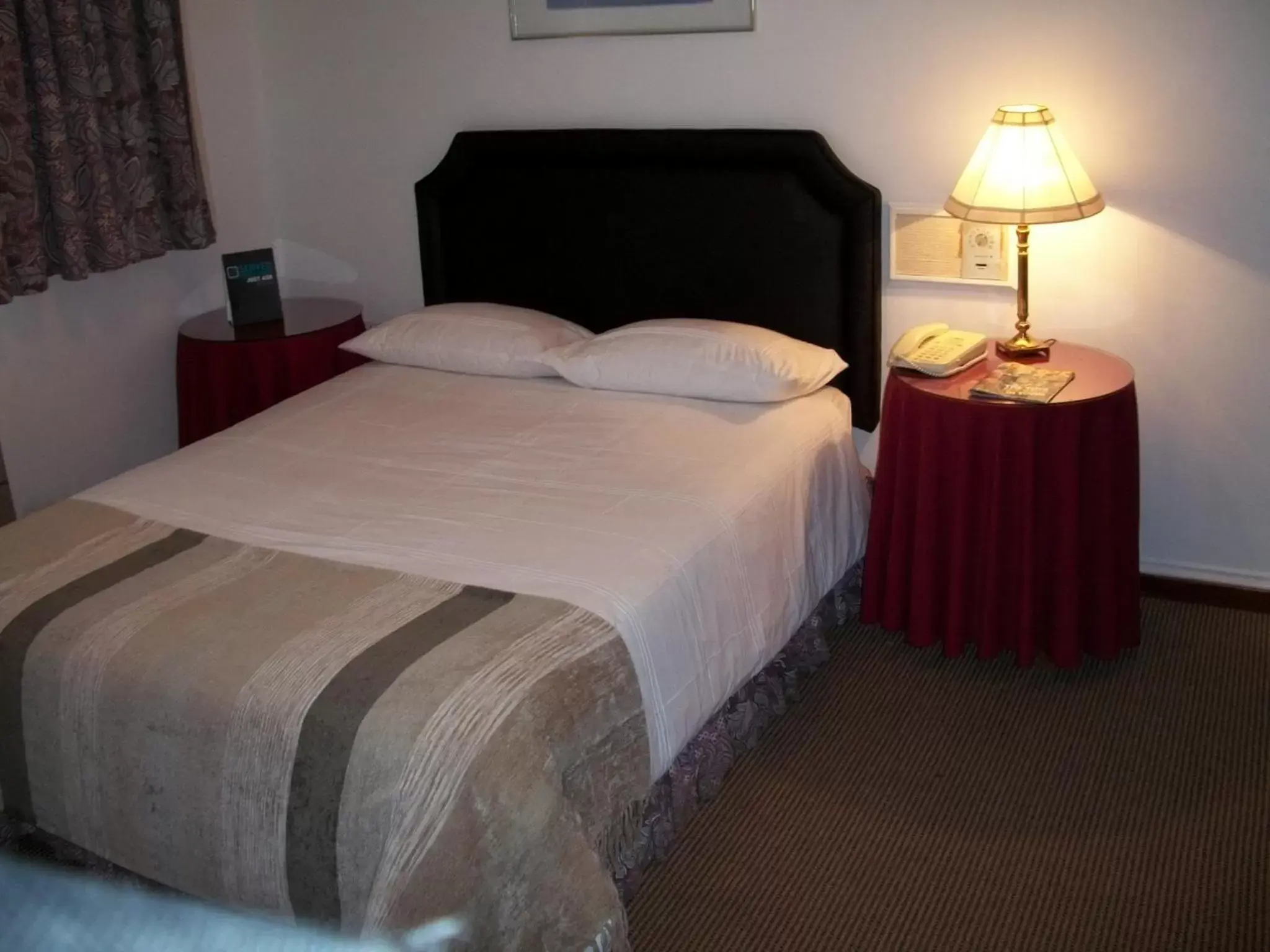 Double Room - single occupancy in Savoy Hotel Kimberley Double Room - single occupancy in Savoy Hotel Kimberley