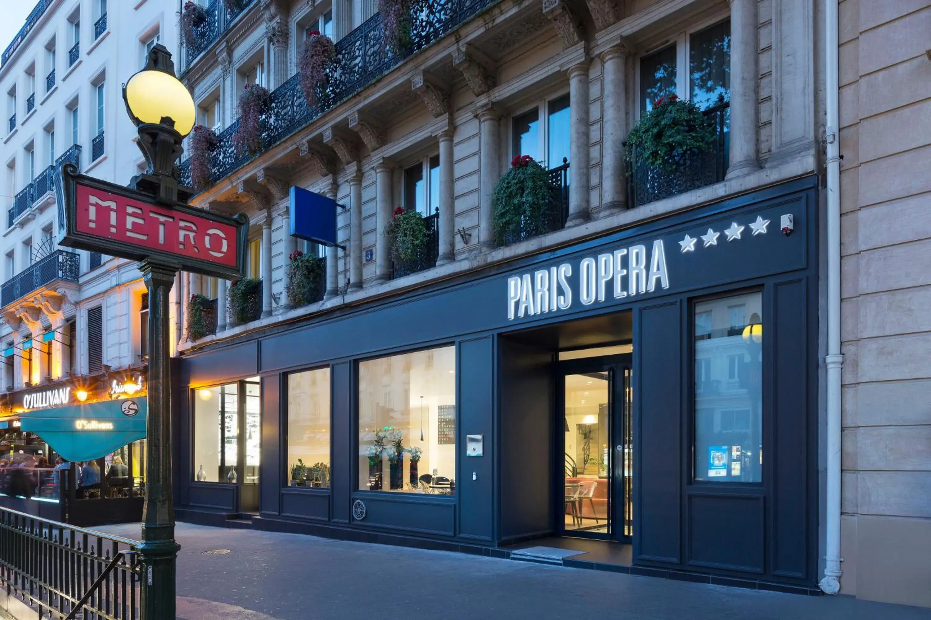 Facade/entrance in Hotel Paris Opera managed by Melia