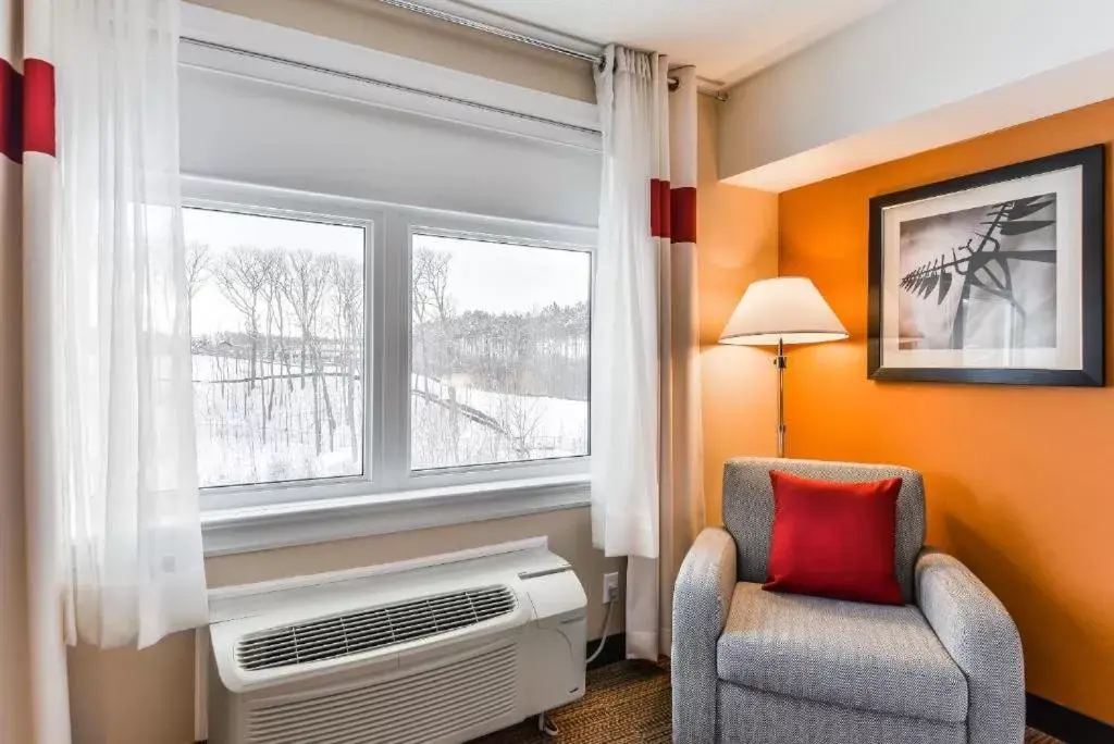 Seating Area in Four Points by Sheraton Barrie