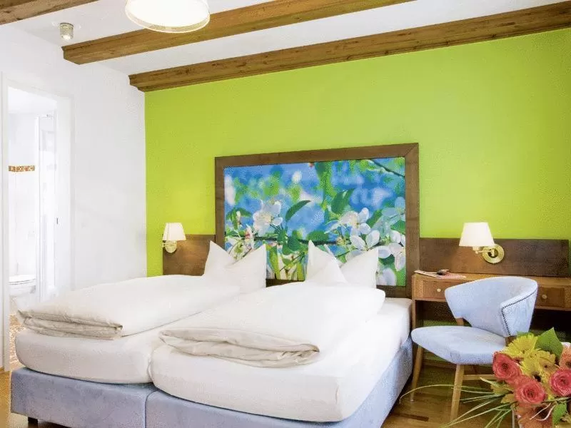 Bed in Hotel Münchner Hof und Blauer Turm