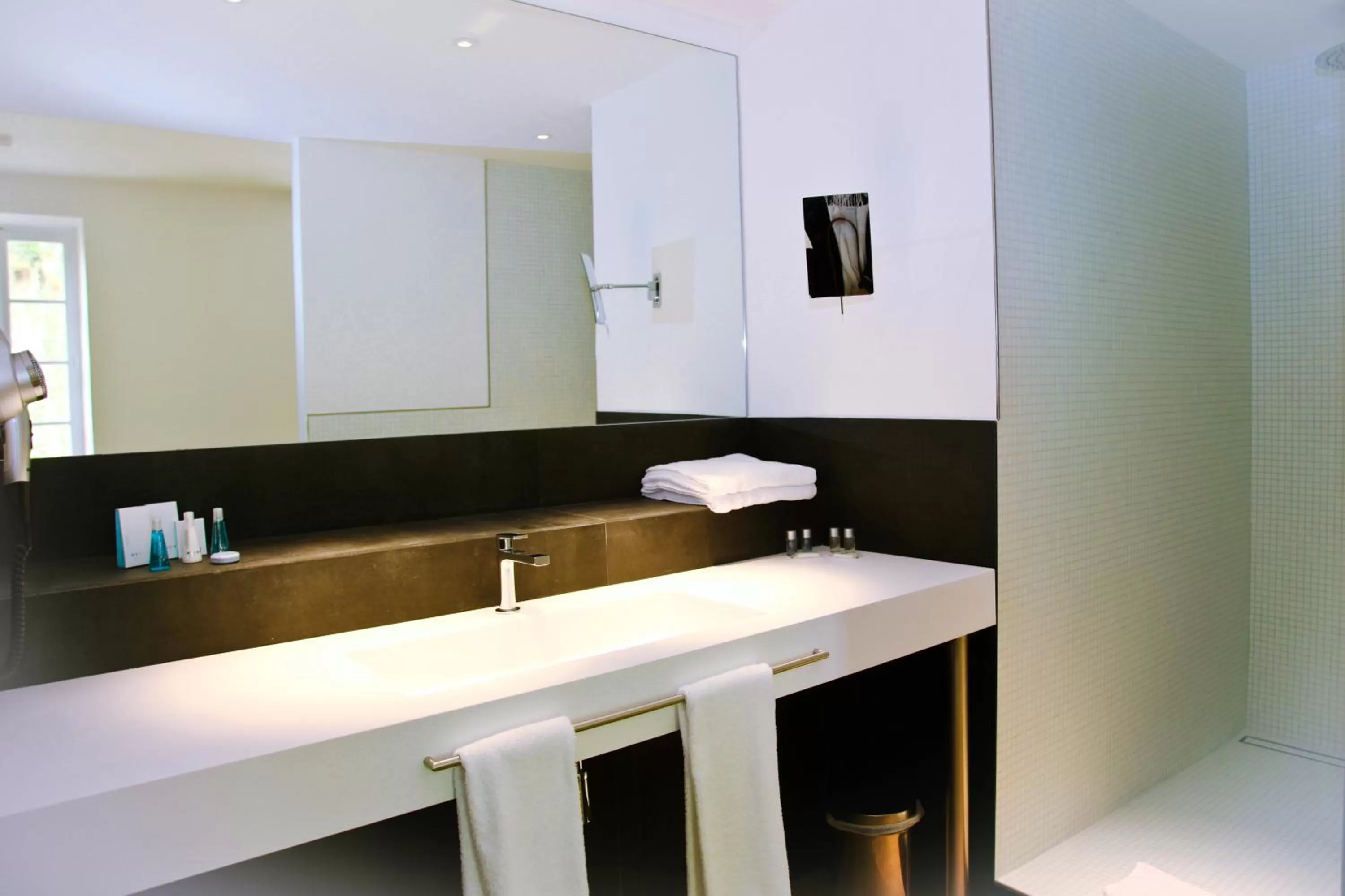 Bathroom in Le Pré du Moulin - Maison Alonso - Hôtel & Restaurant