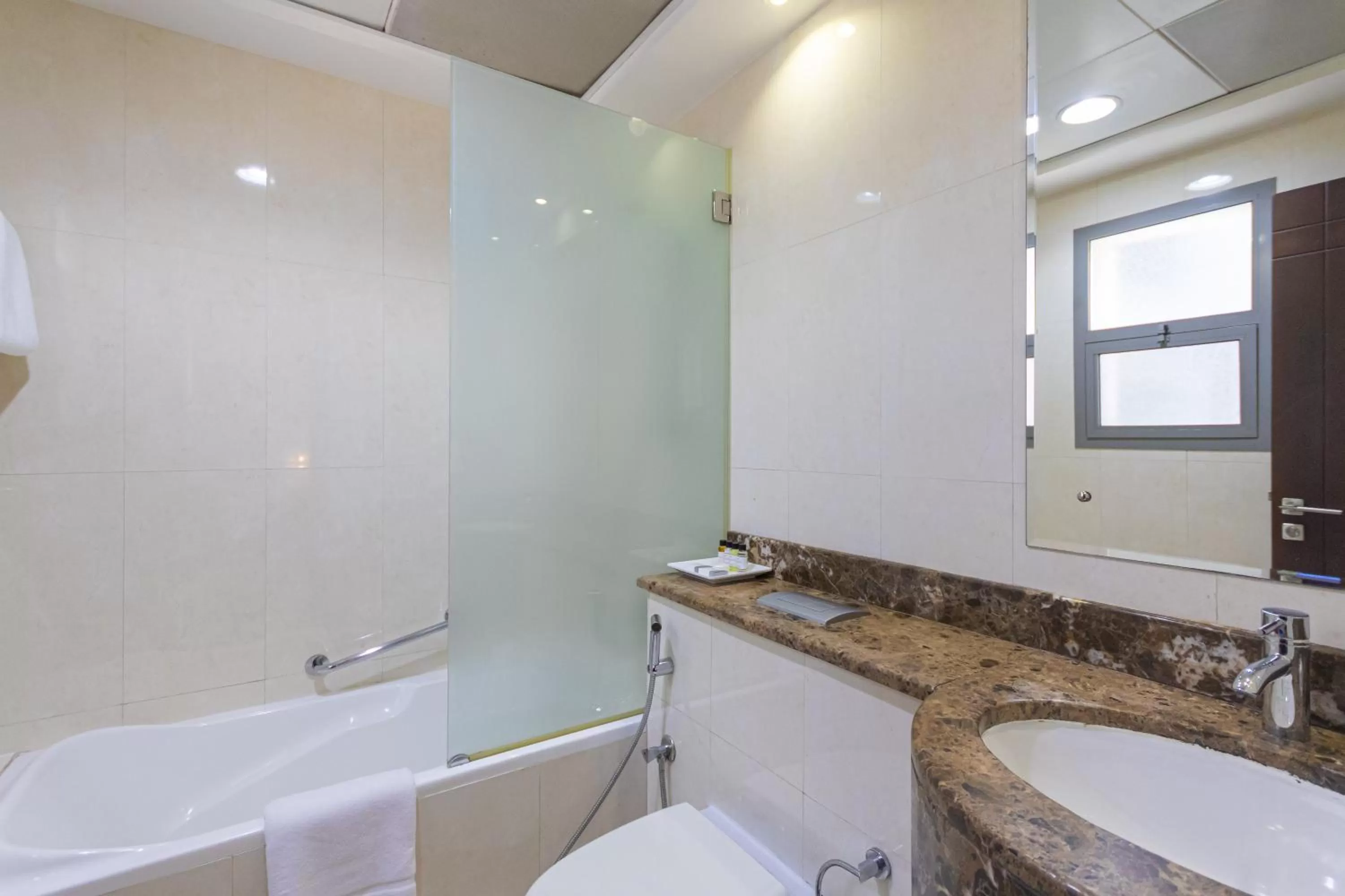 Bathroom in Auris Boutique Hotel Apartments, Al Barsha - At The Mall