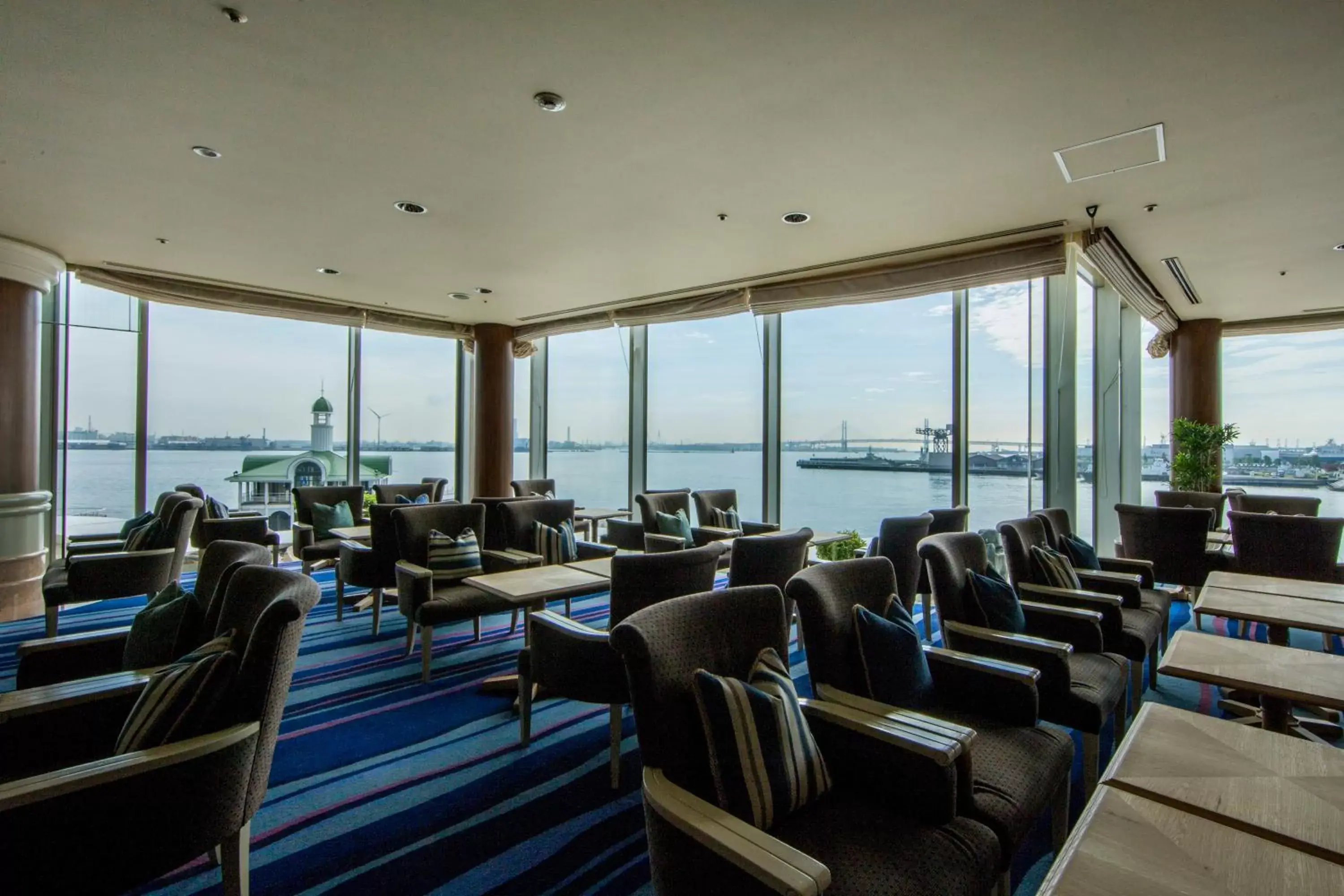 Lounge or bar in InterContinental Yokohama Grand, an IHG Hotel