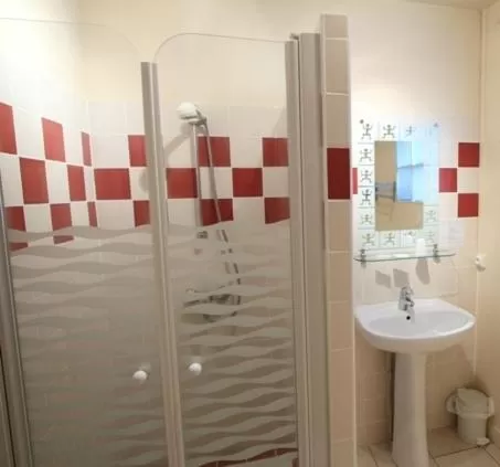 Bathroom in Au Bon Laboureur