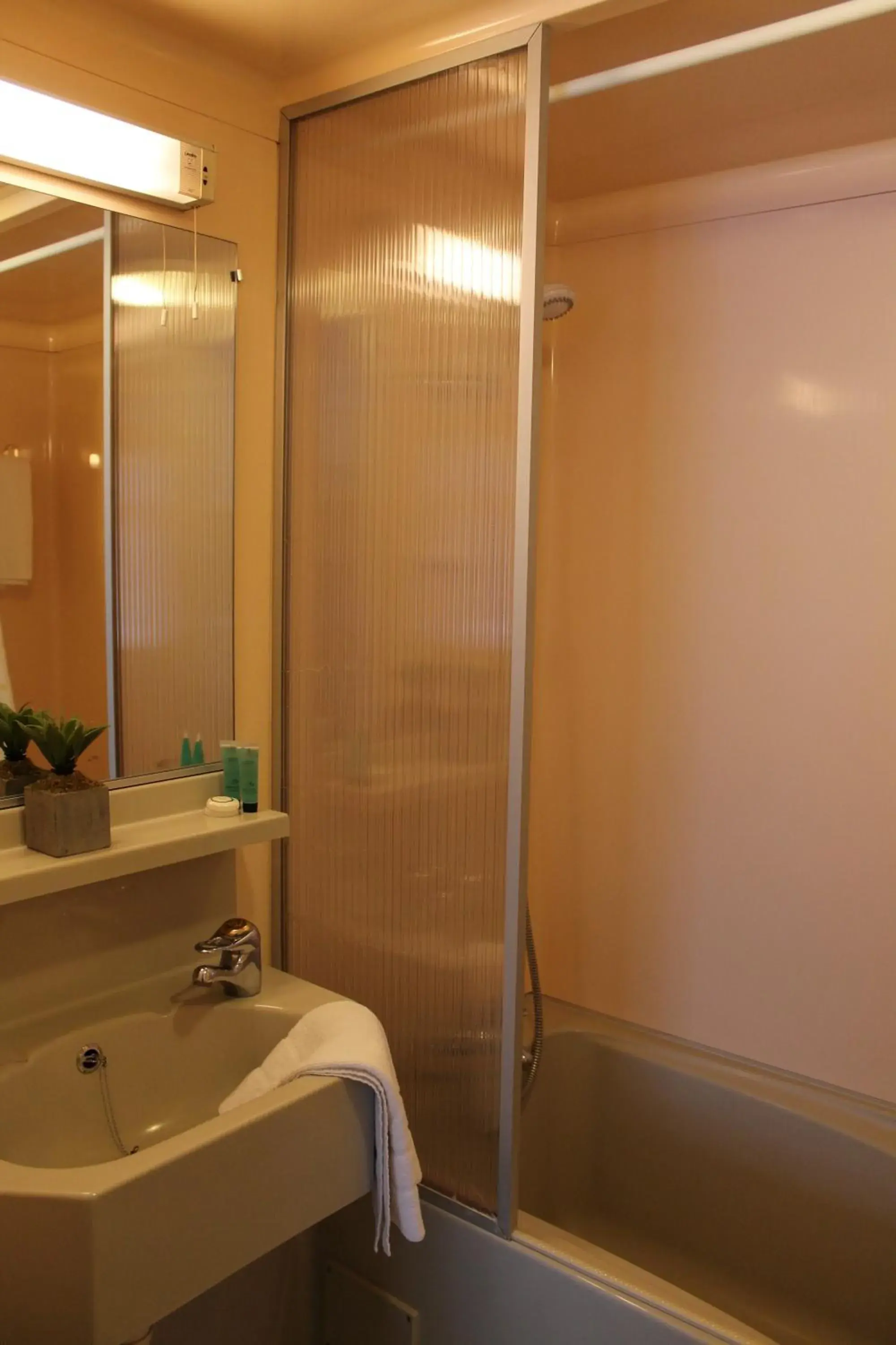 Bathroom in The Abbey House Hotel