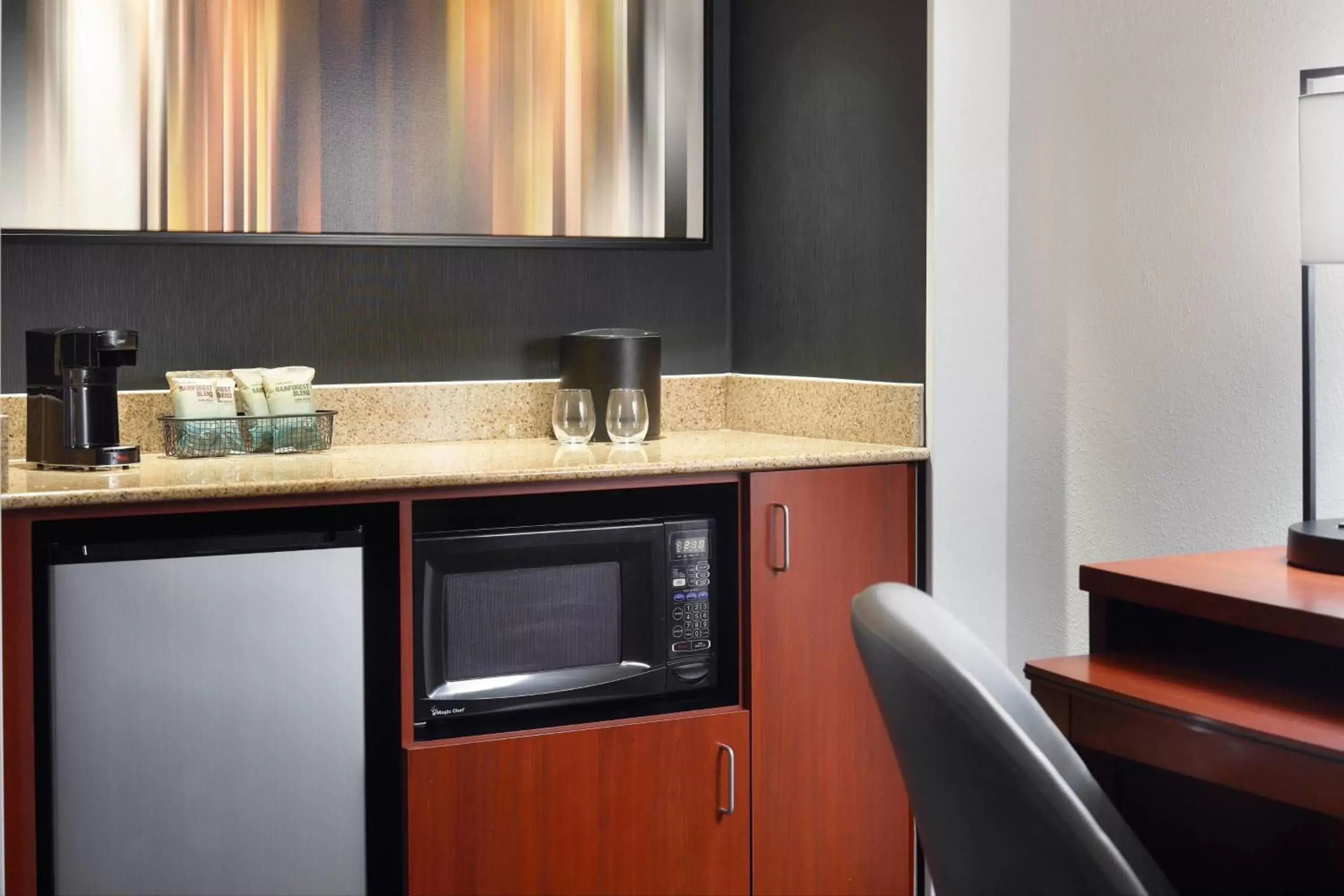 Photo of the whole room, Kitchen/Kitchenette in Courtyard by Marriott Raleigh Midtown
