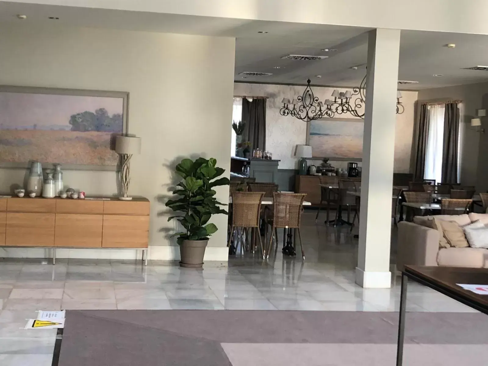 Lounge or bar, Kitchen/Kitchenette in Hotel Villa Marcilla