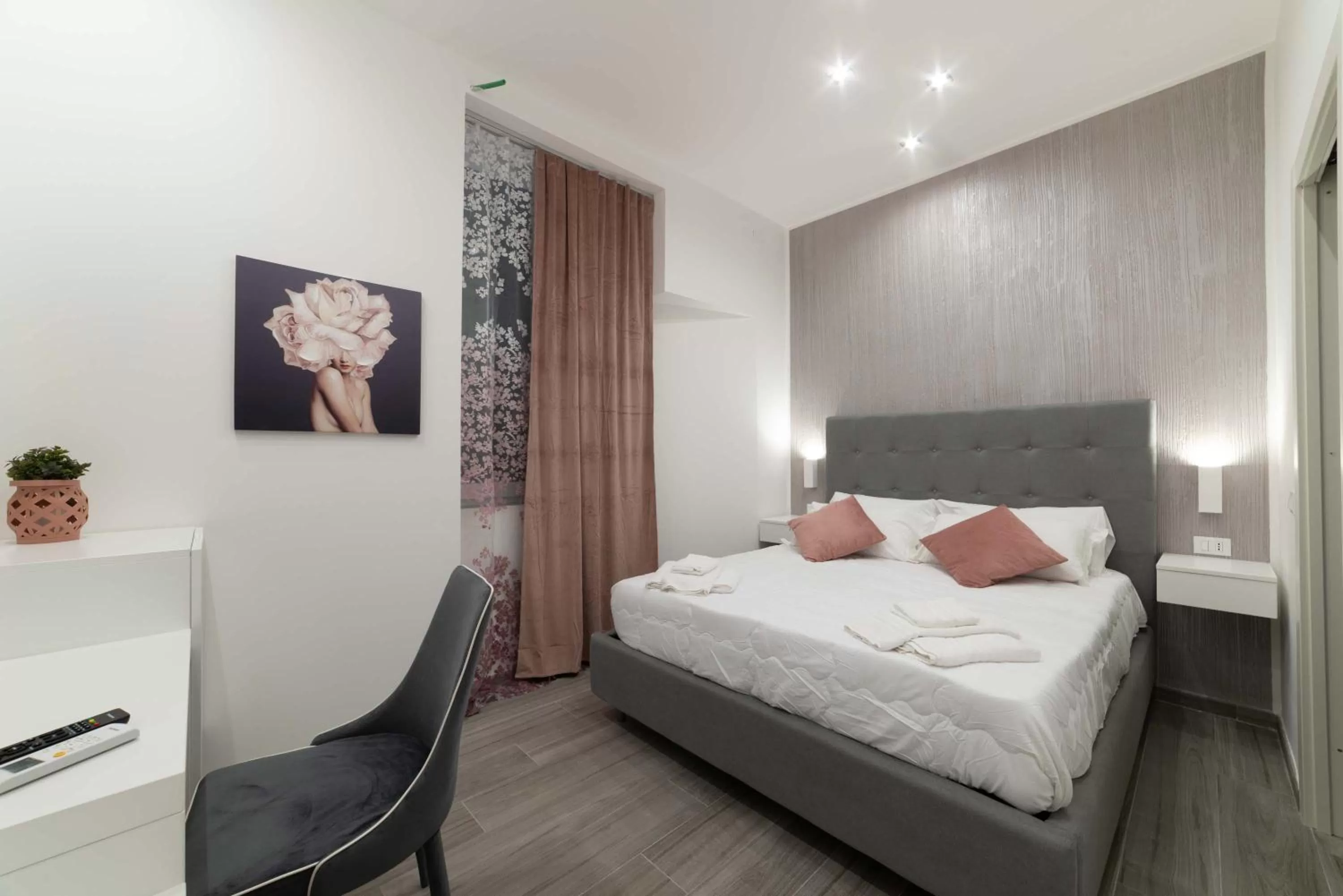 Photo of the whole room, Bed in Blanc Rooms