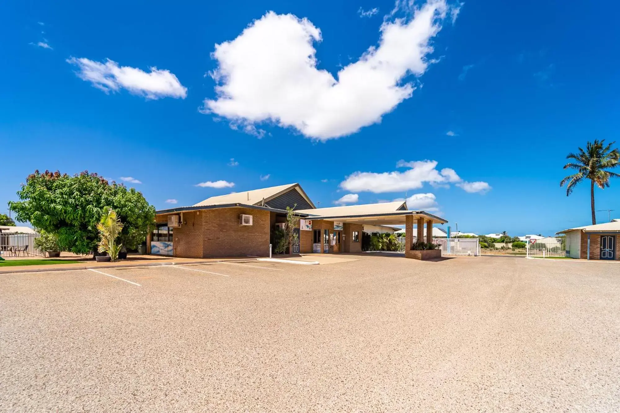 Parking, Property Building in Carnarvon Motel