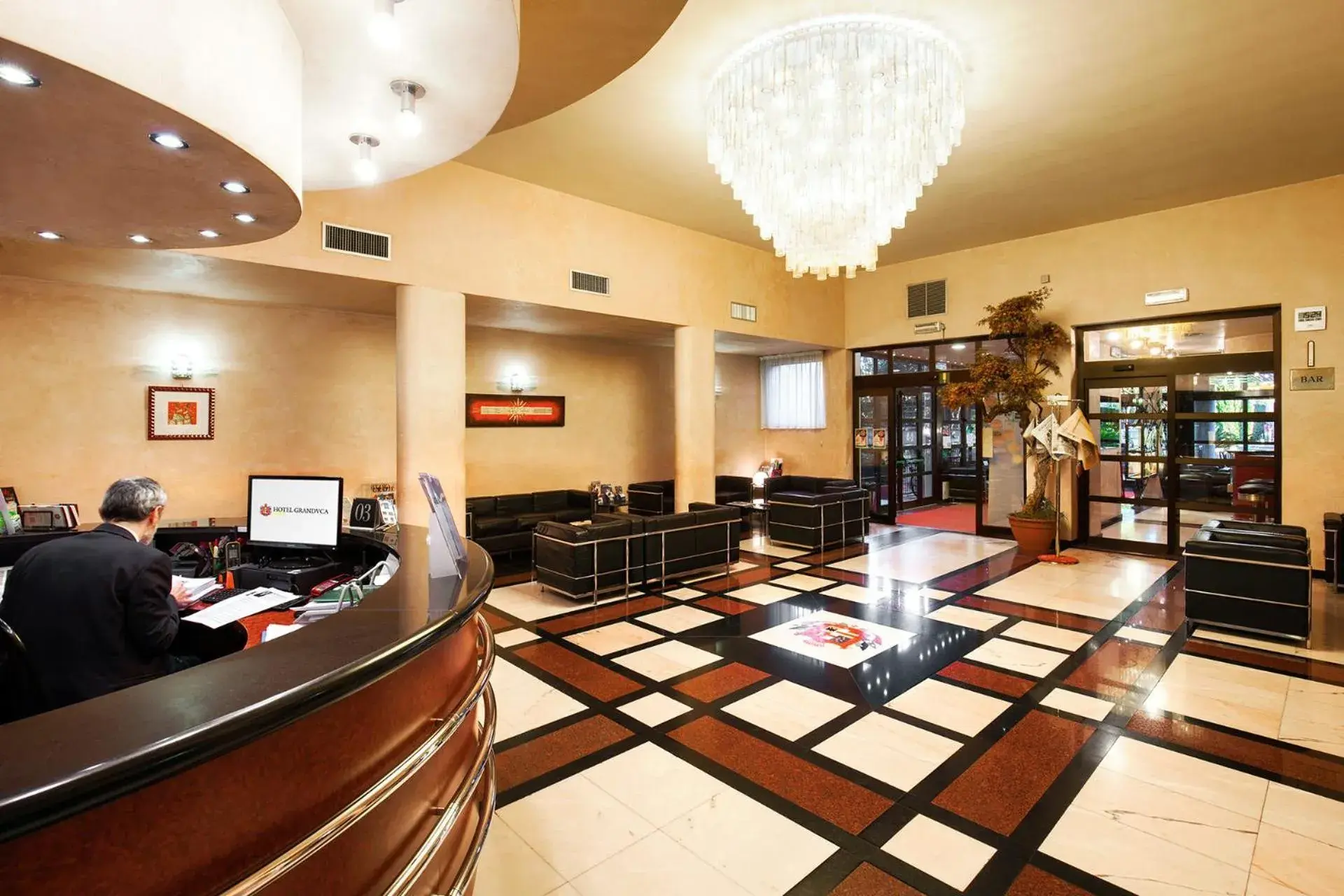 Communal kitchen, Lobby/Reception in Hotel Granduca