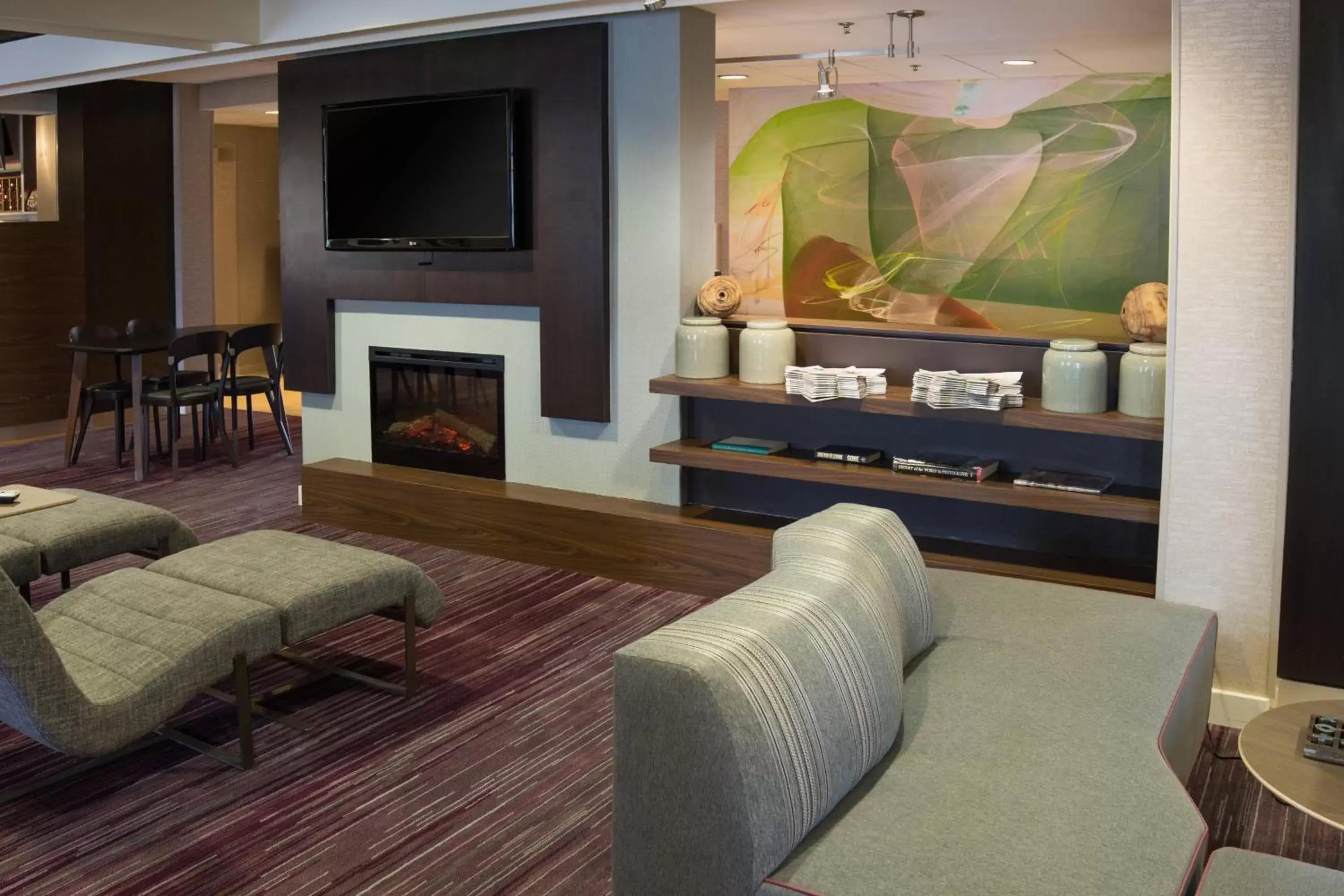 Lobby or reception, TV/Entertainment Center in Courtyard by Marriott Scranton Montage Mountain