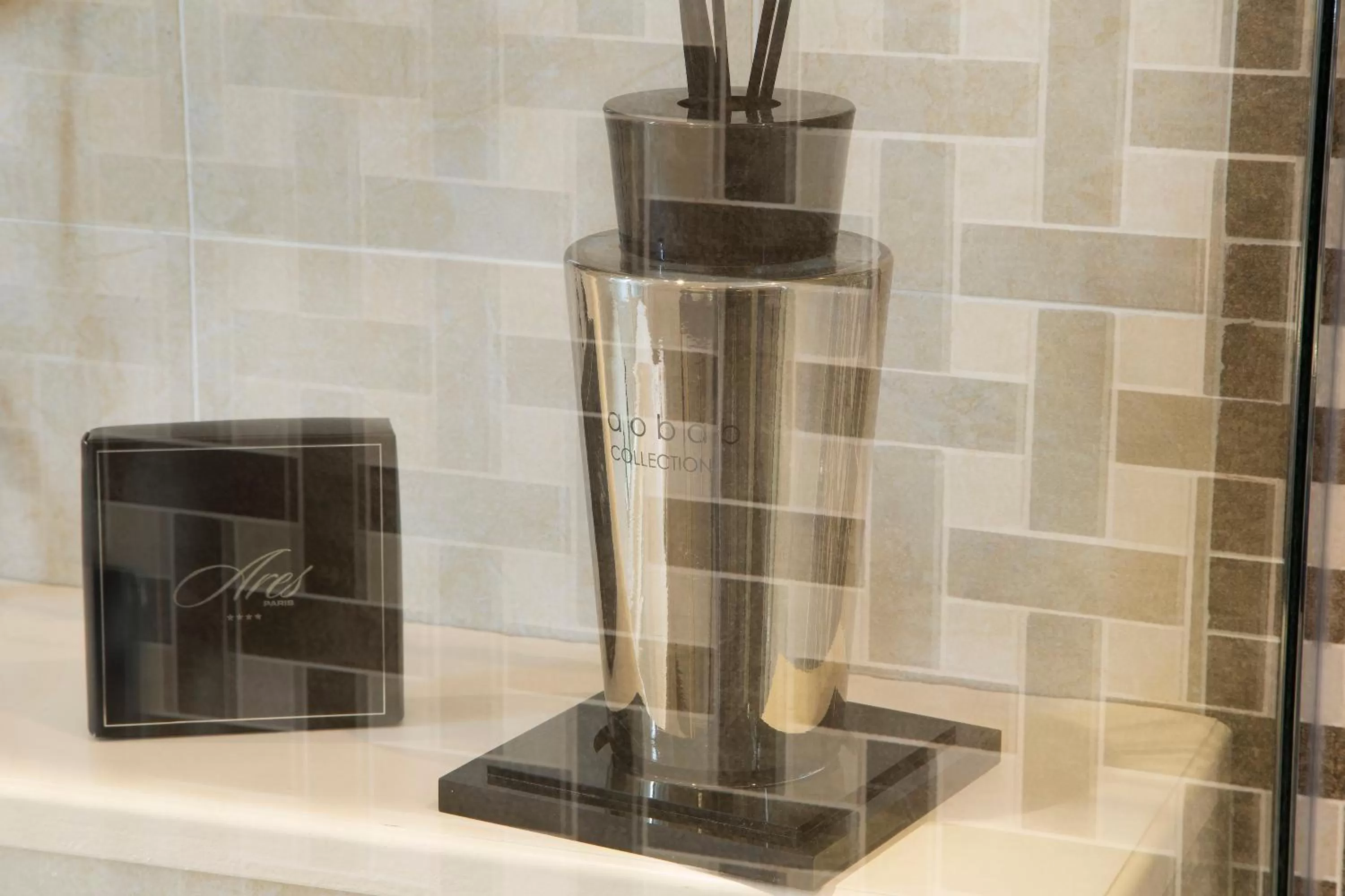 Decorative detail in Hotel Ares Eiffel