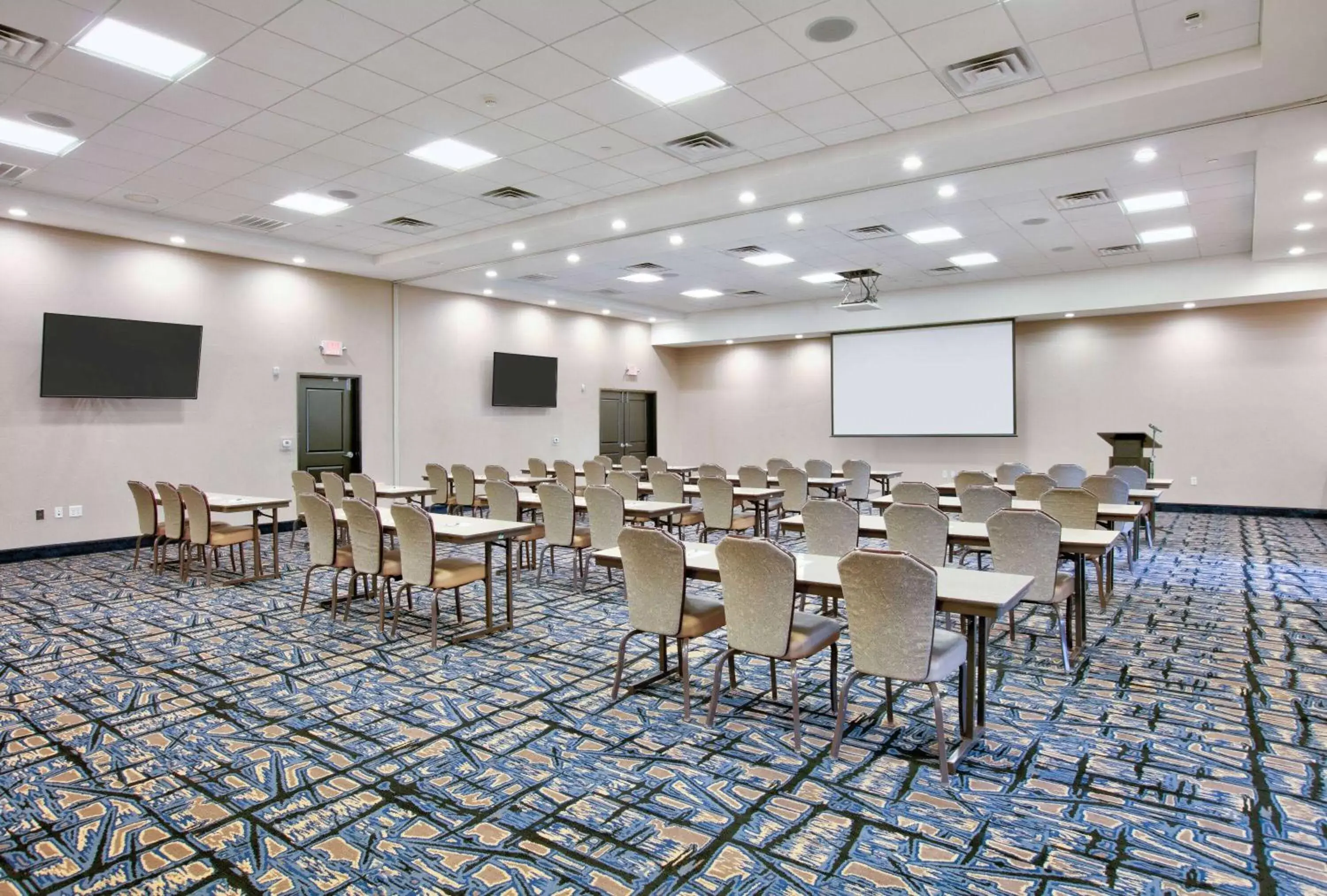 Meeting/conference room in La Quinta Inn & Suites by Wyndham Lubbock Southwest