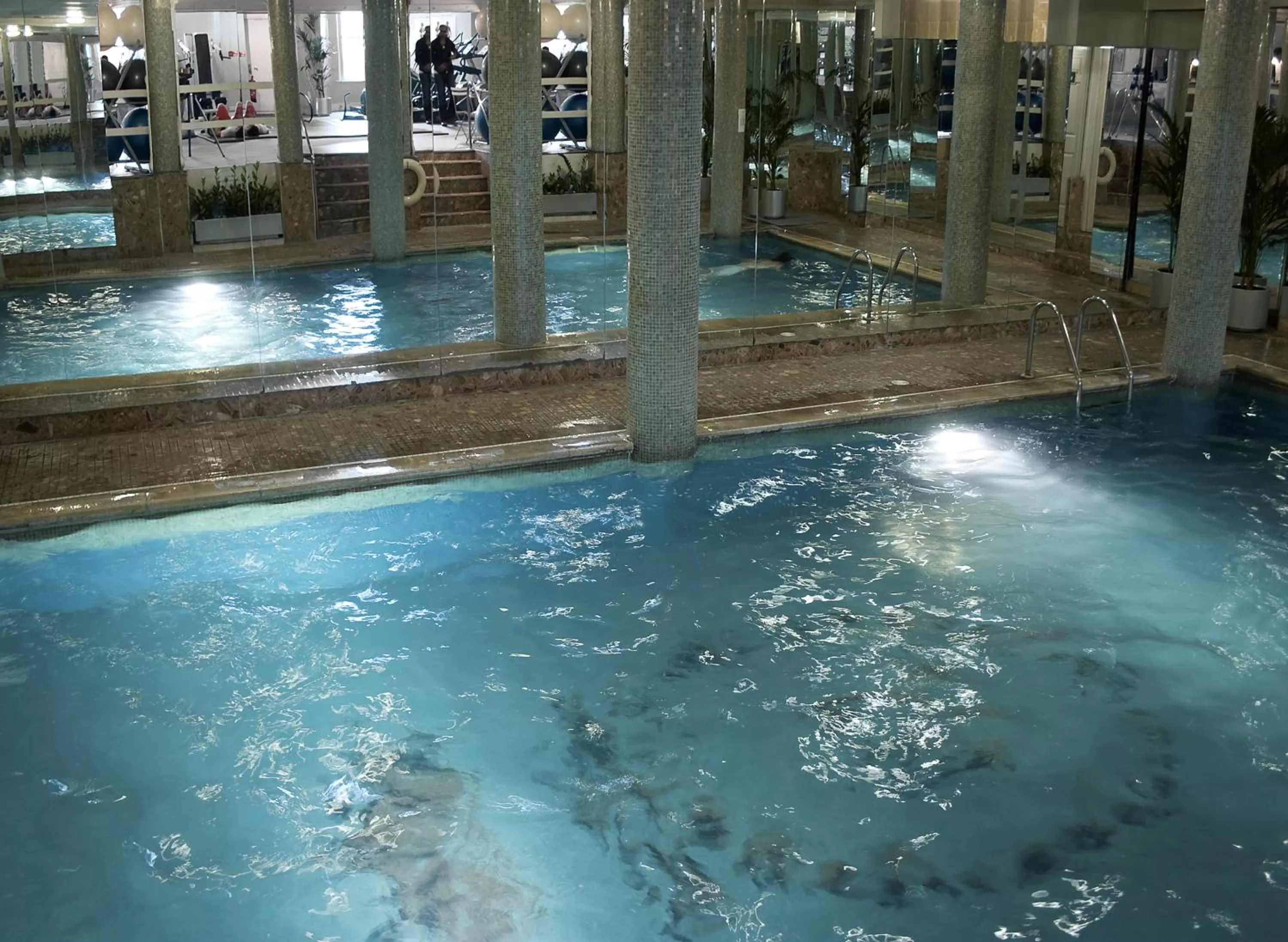 Swimming pool in Queens Hotel & Spa