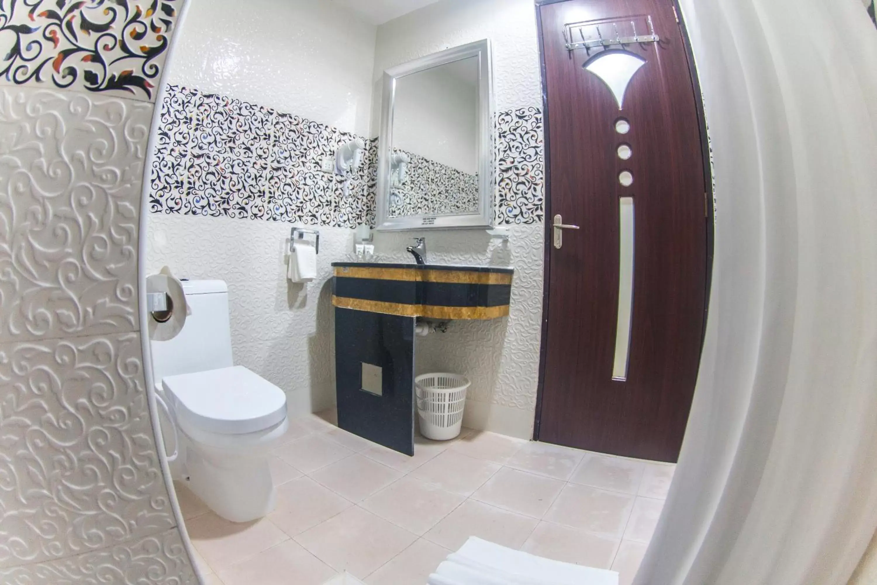 Toilet, Bathroom in Madinat Al Bahr Business & Spa Hotel