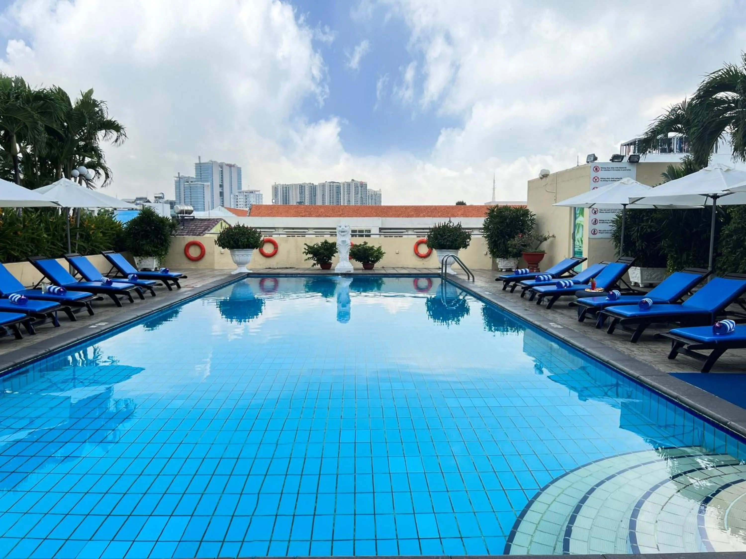 Swimming pool in Ramana Saigon Hotel