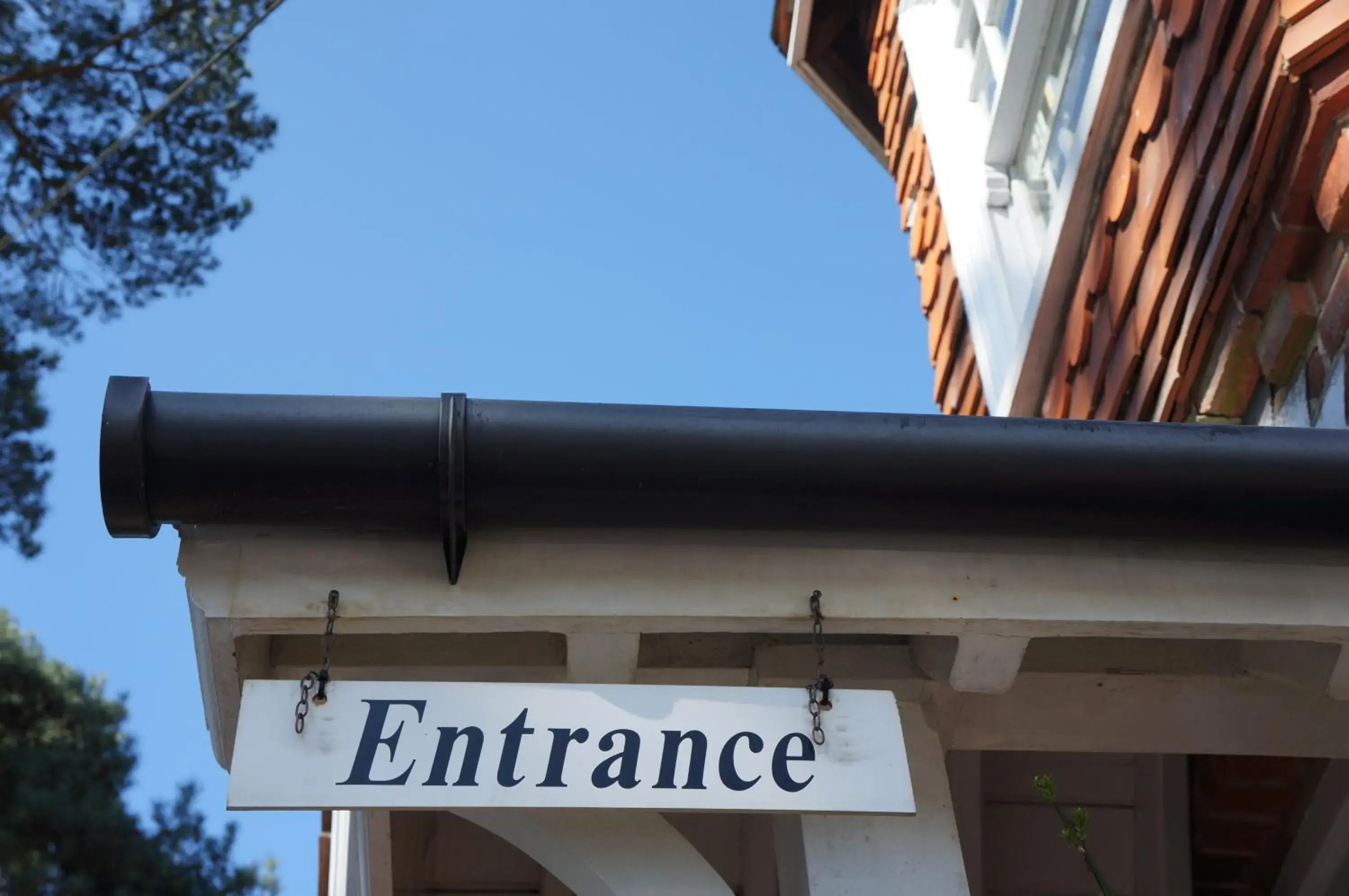 Facade/entrance, Property Building in The Lawn Guest House Gatwick