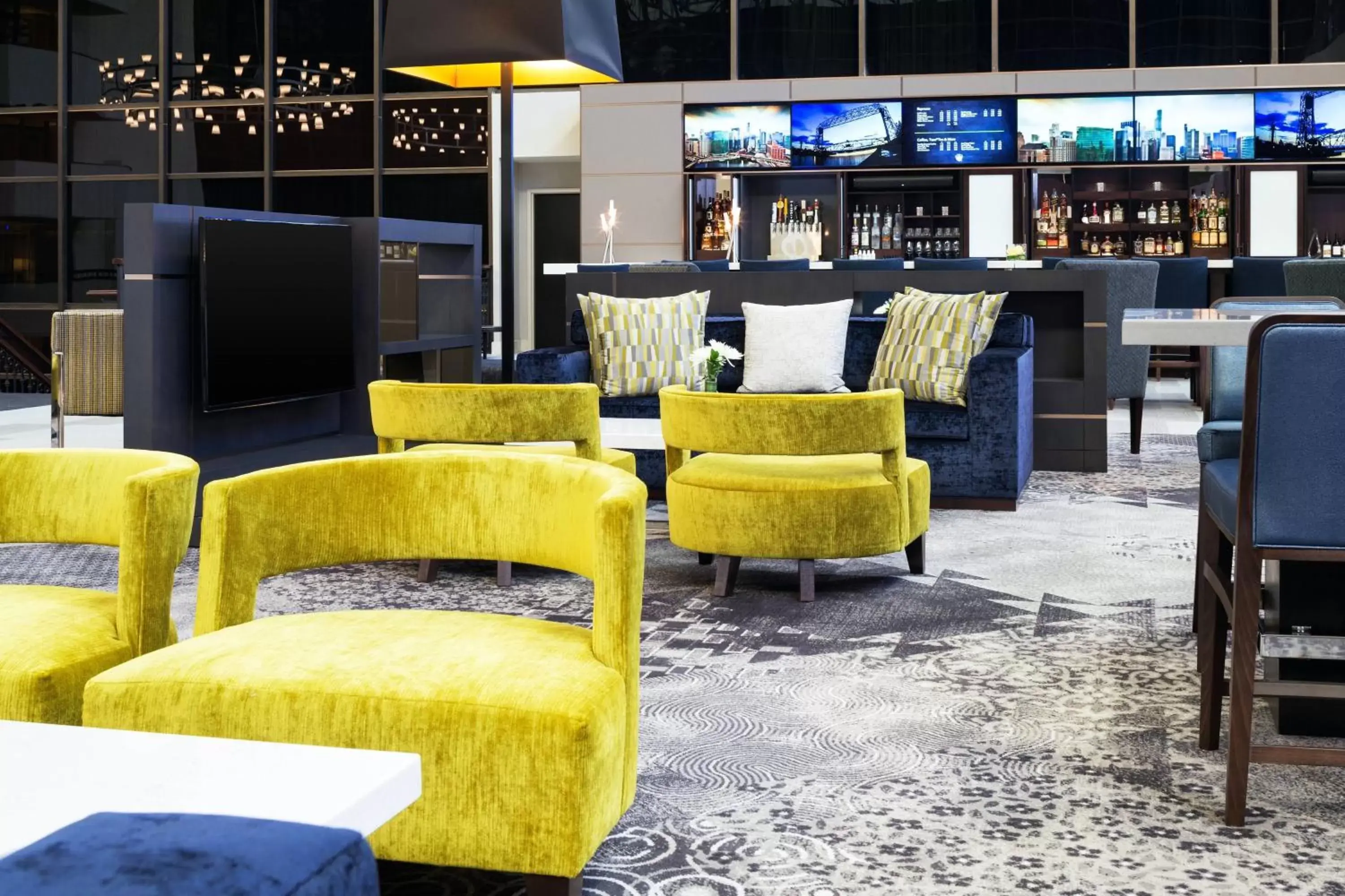 Lobby or reception, Lounge/Bar in Sheraton Bloomington