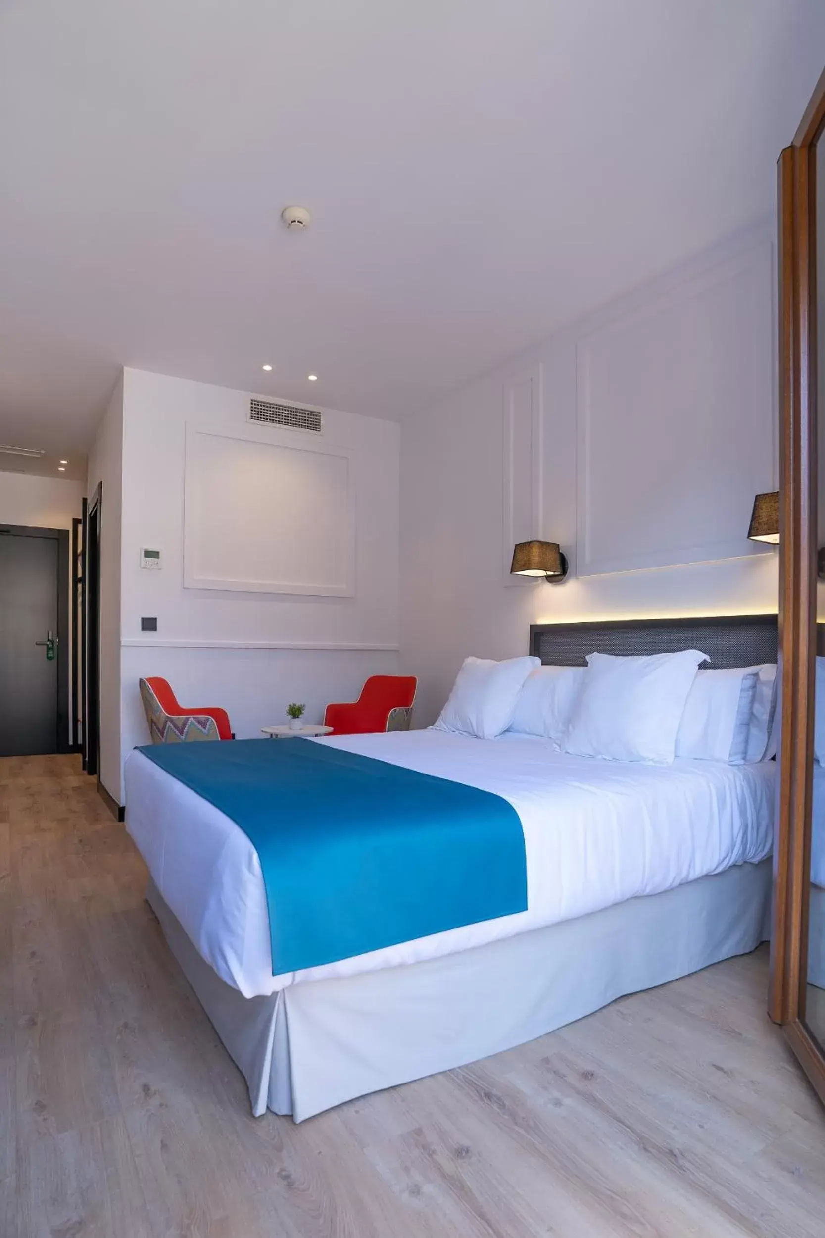 Photo of the whole room, Bed in Hotel Boutique Puerta de las Granadas