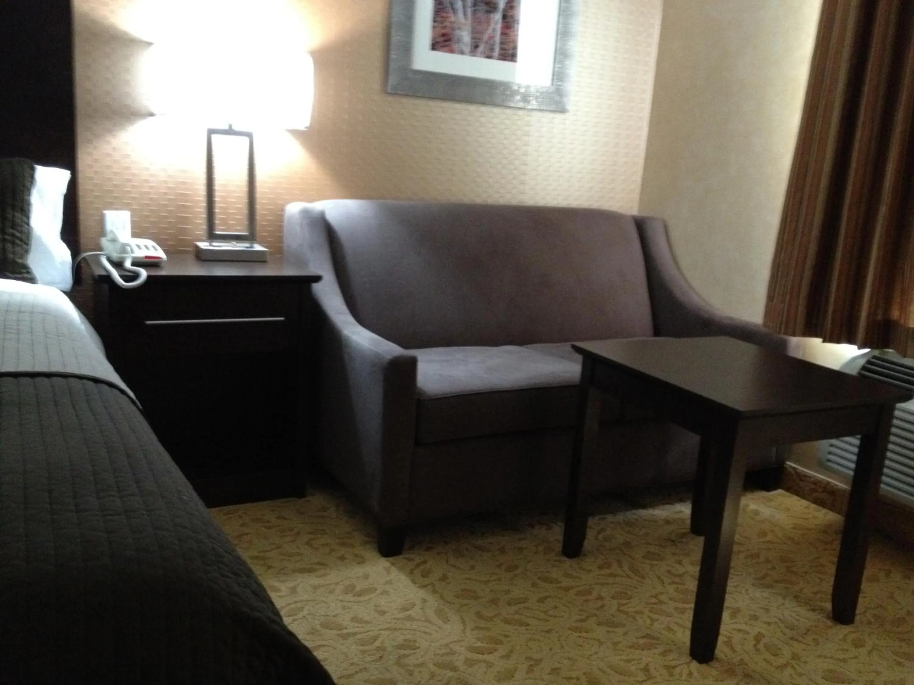 Seating area in Mississauga Gate Inn