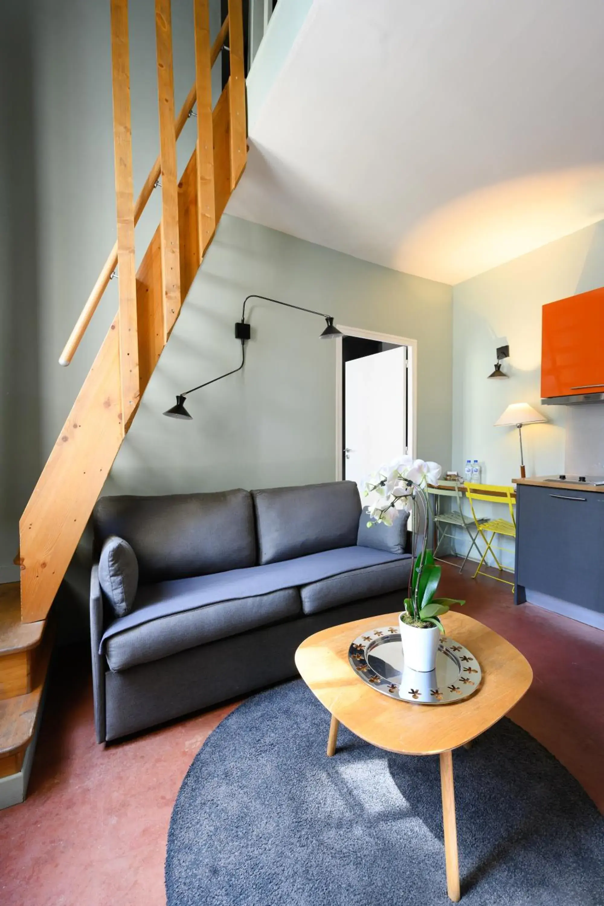 Kitchen or kitchenette, Seating Area in Helzear Montparnasse Suites