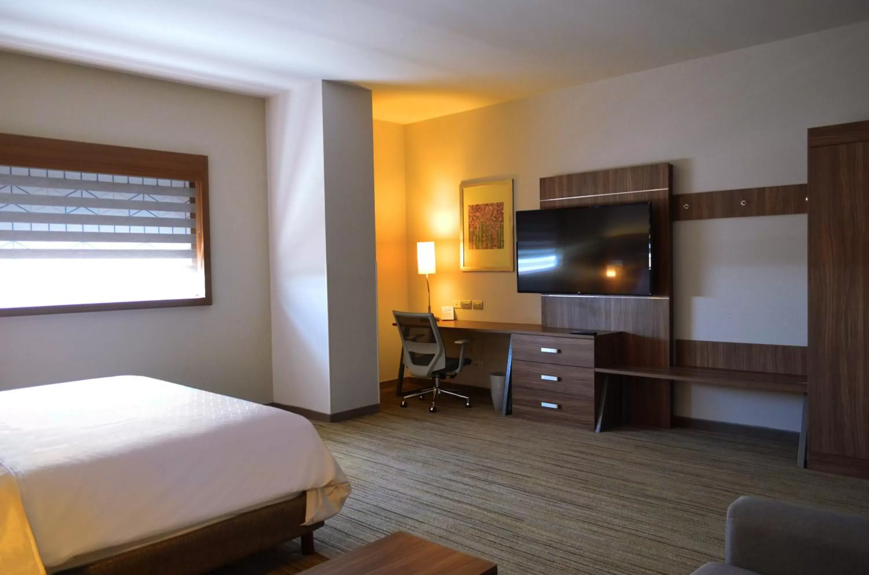 Photo of the whole room, TV/Entertainment Center in Holiday Inn Express & Suites - Ciudad Obregon, an IHG Hotel