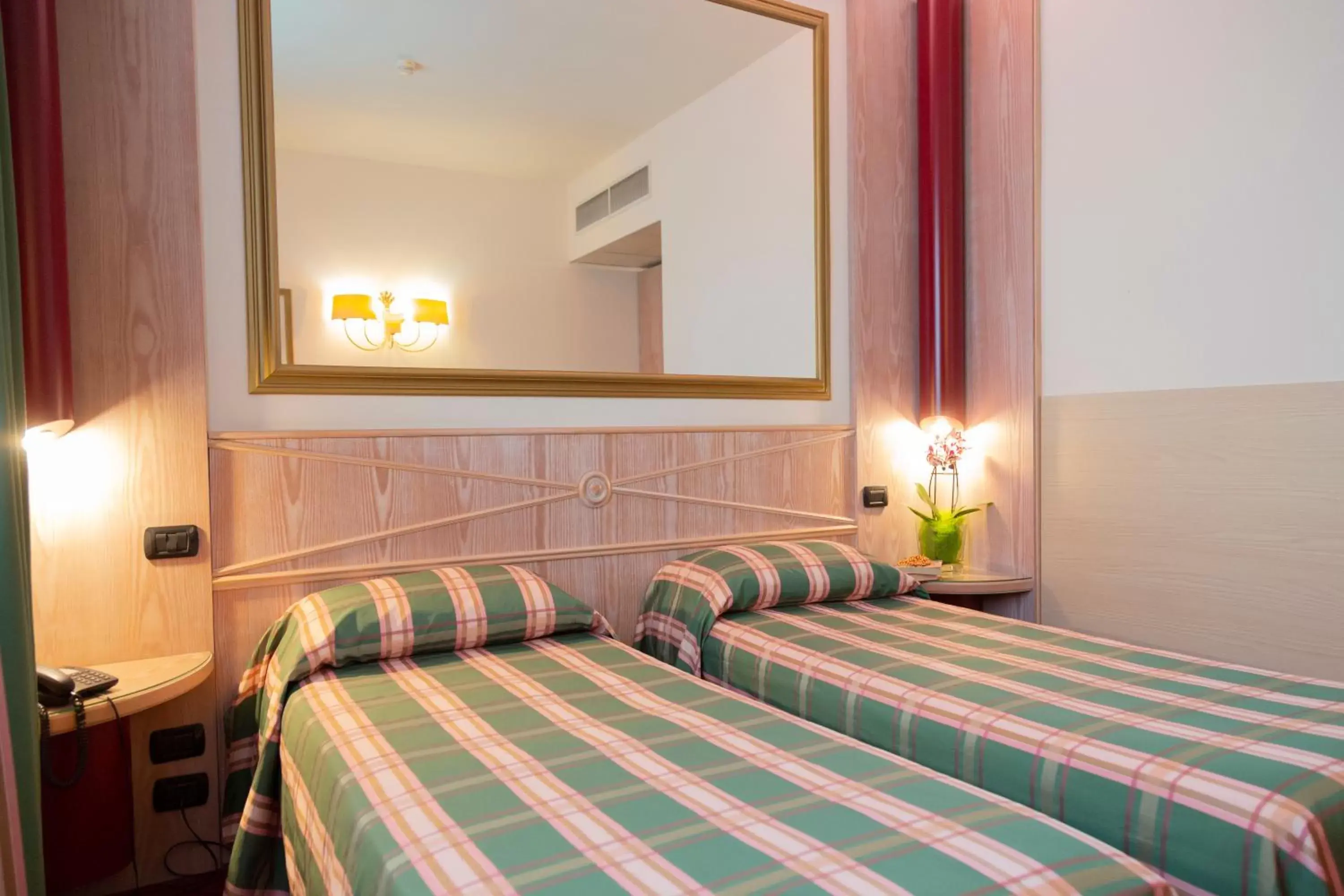 Bedroom, Bed in iH Hotels Milano St. John