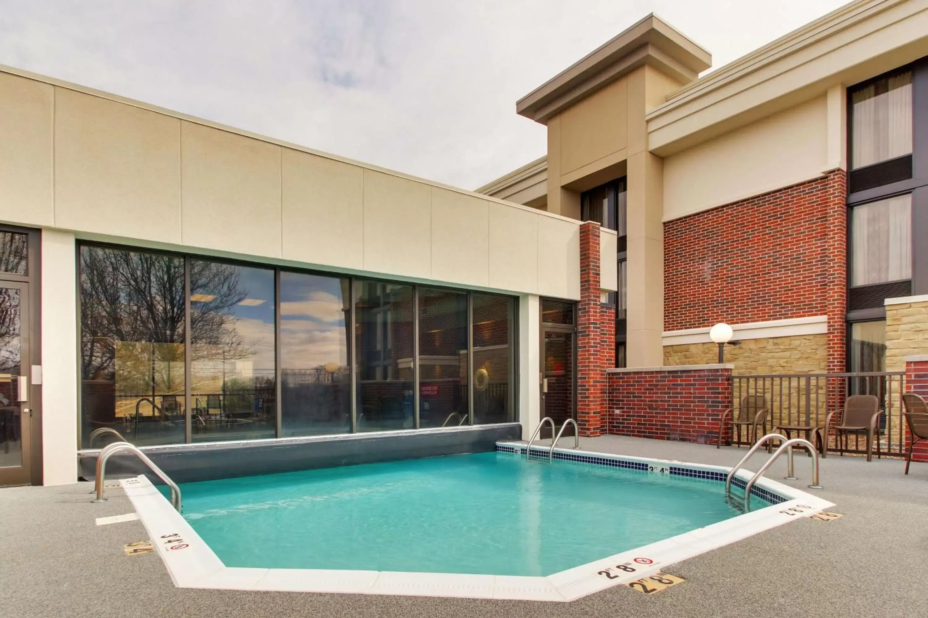 Activities, Swimming Pool in Drury Inn & Suites Poplar Bluff