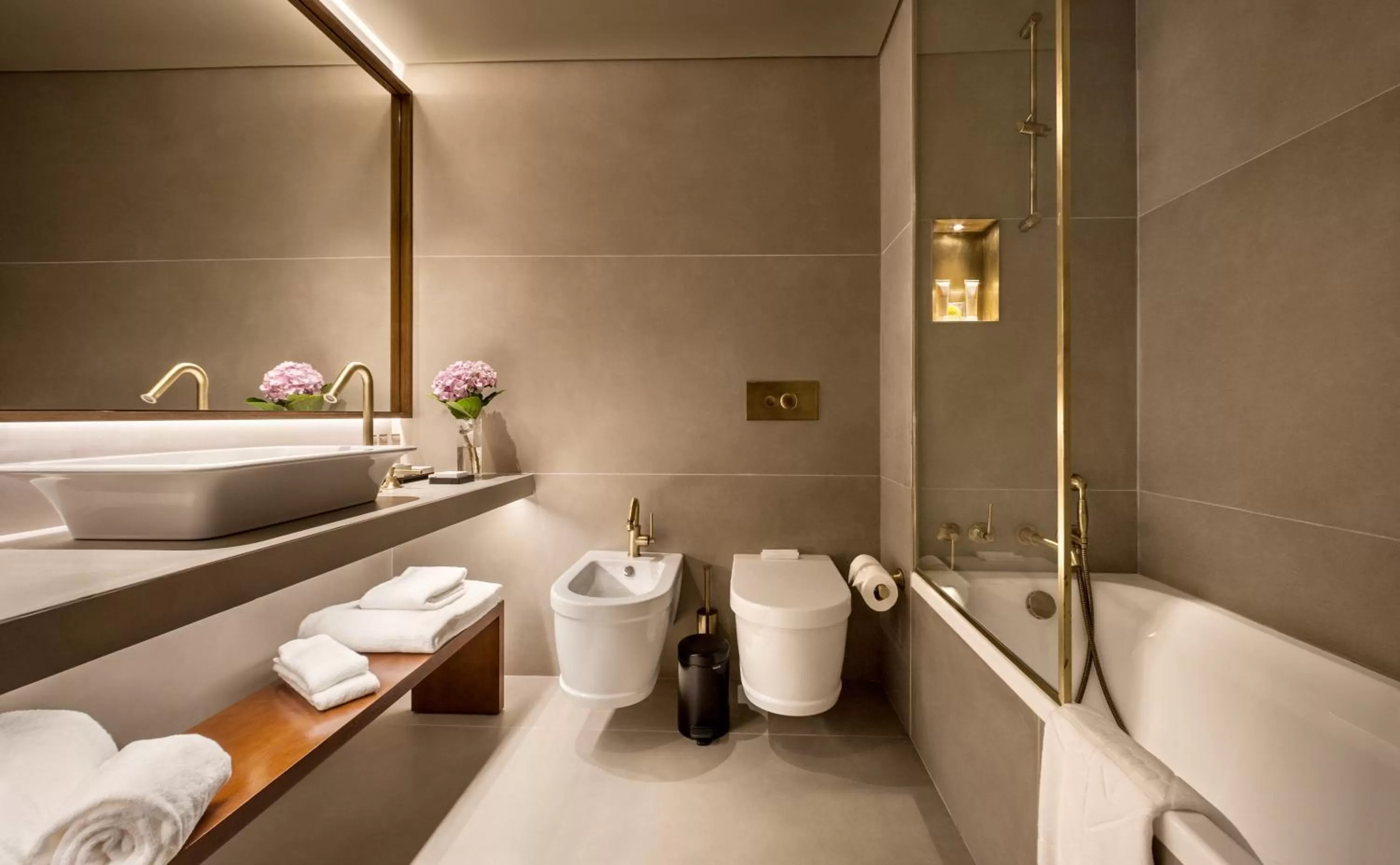 Toilet in Grand Hotel Açores Atlântico