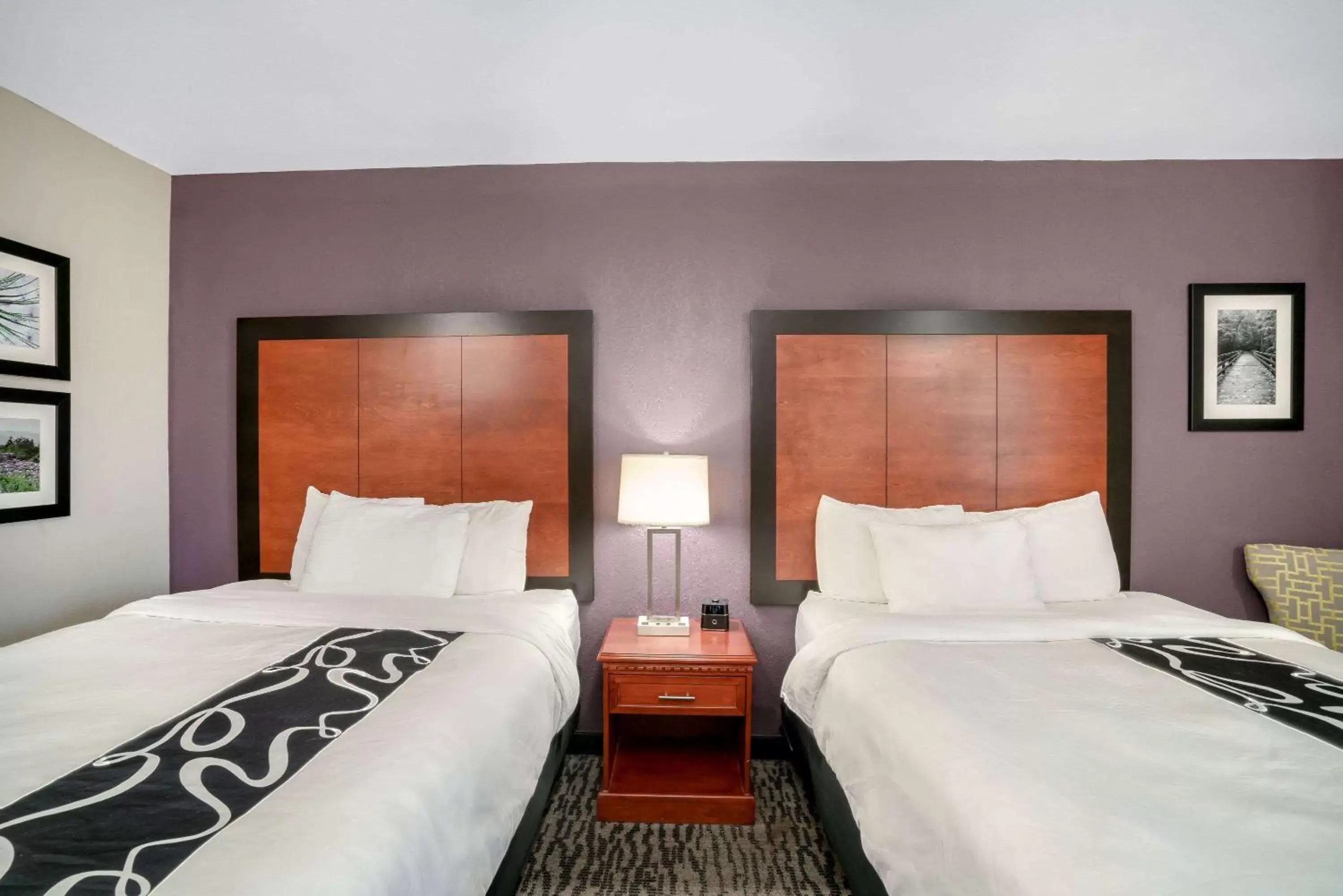 Photo of the whole room, Bed in La Quinta by Wyndham Knoxville North I-75