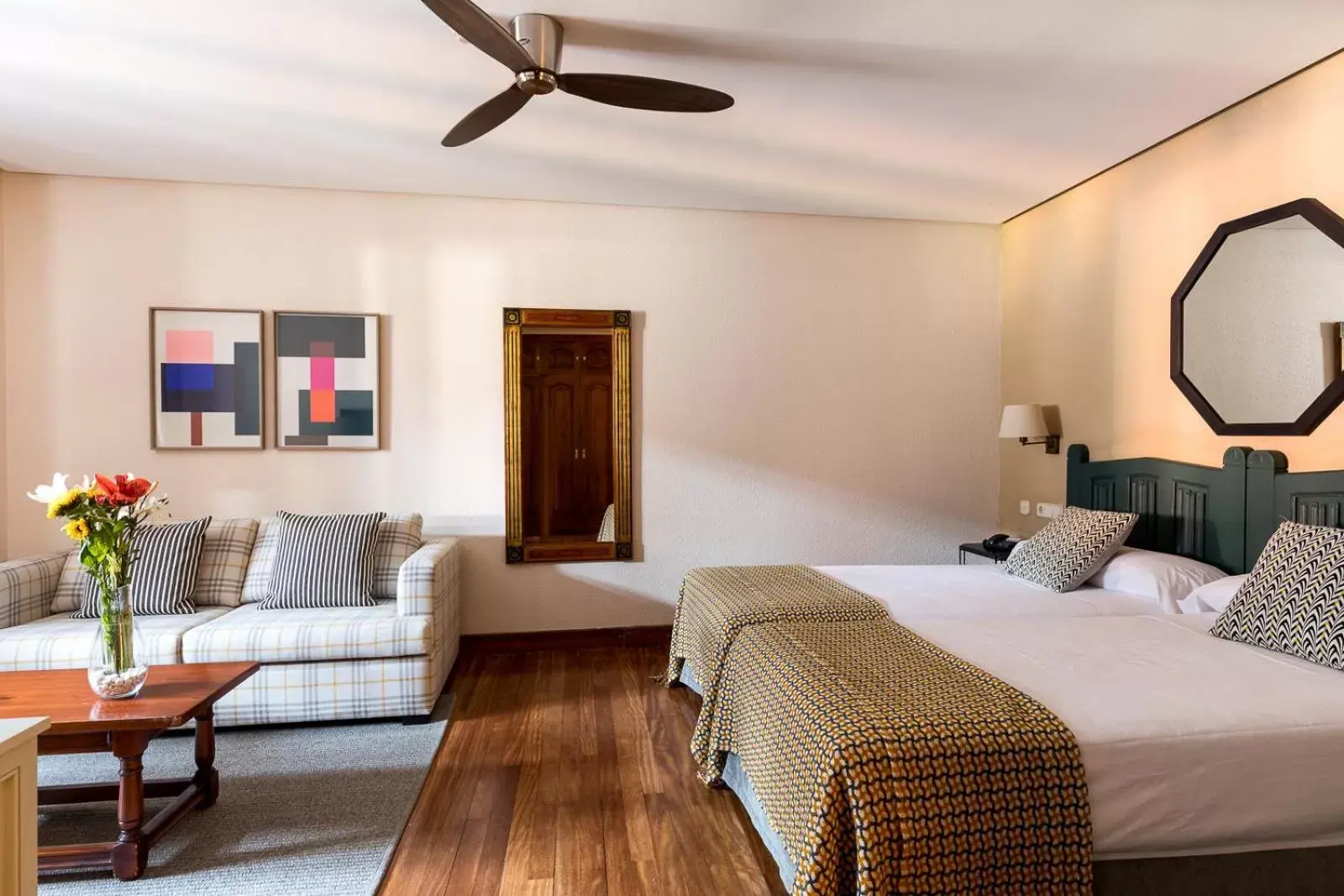 Photo of the whole room, Bed in Parador de Hondarribia Photo of the whole room, Bed in Parador de Hondarribia