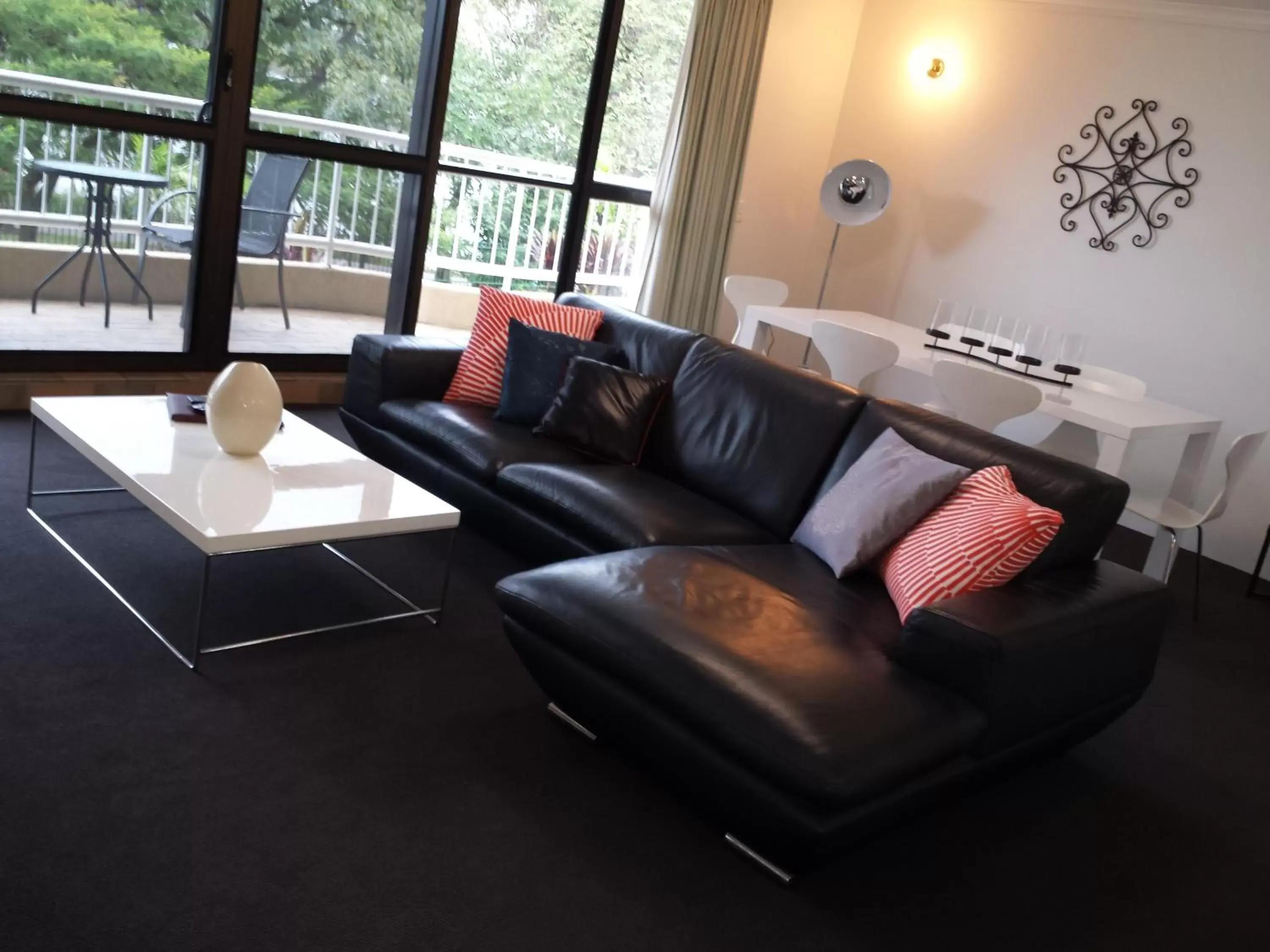 Photo of the whole room, Seating Area in Kirribilli Apartments