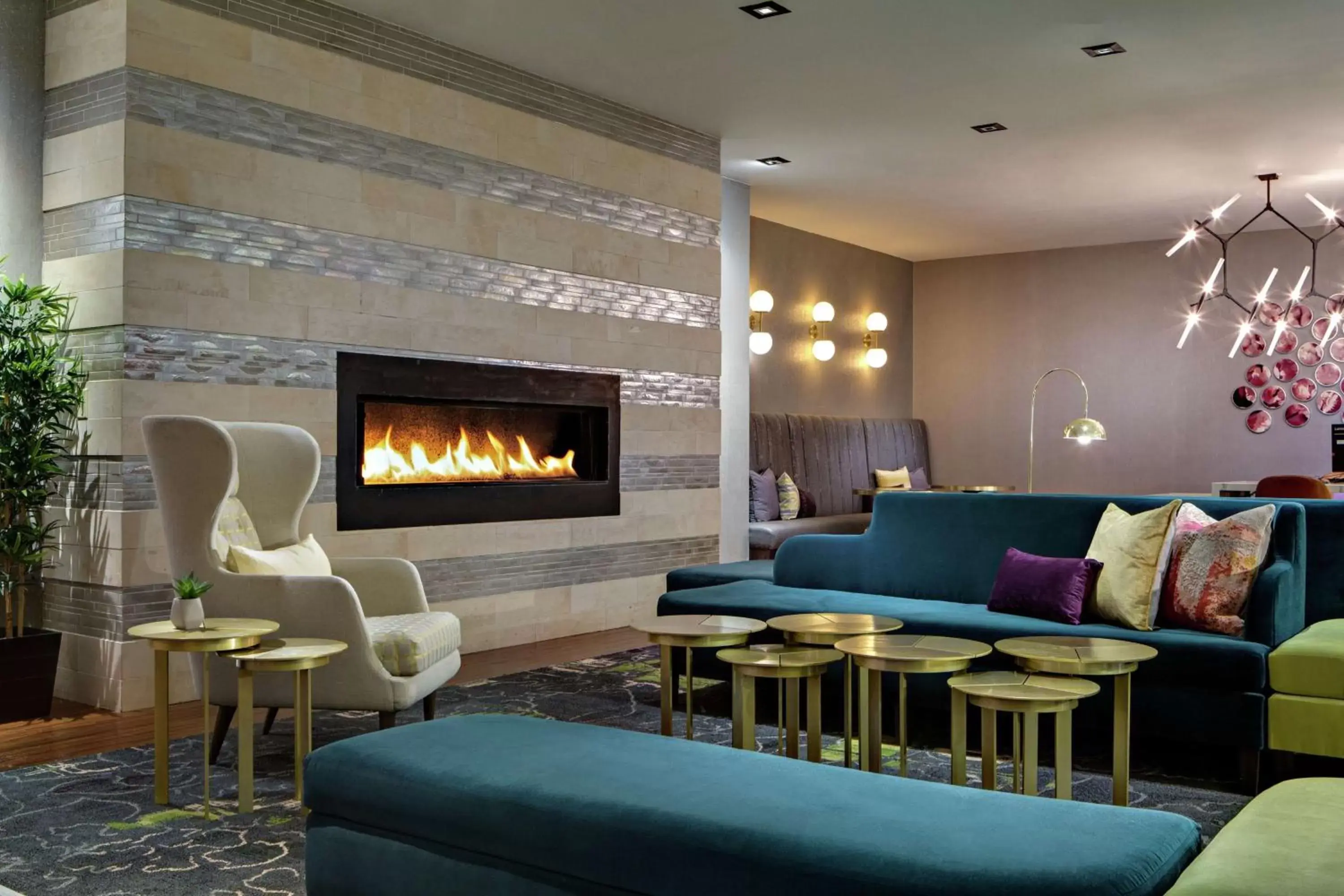 Lobby or reception, Seating Area in DoubleTree by Hilton Fairfield Hotel & Suites