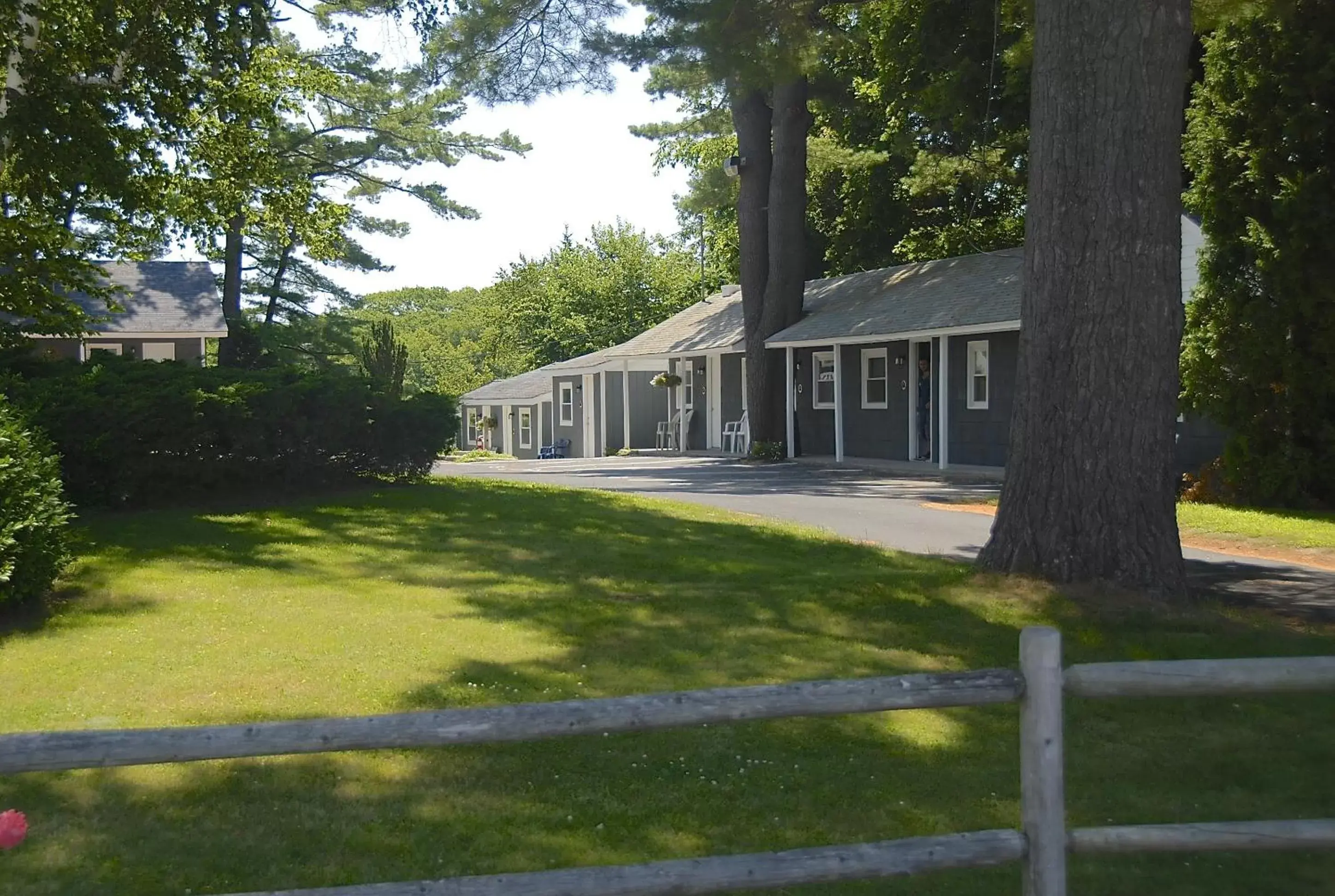 Property building in Kittery Inn & Suites Property building in Kittery Inn & Suites