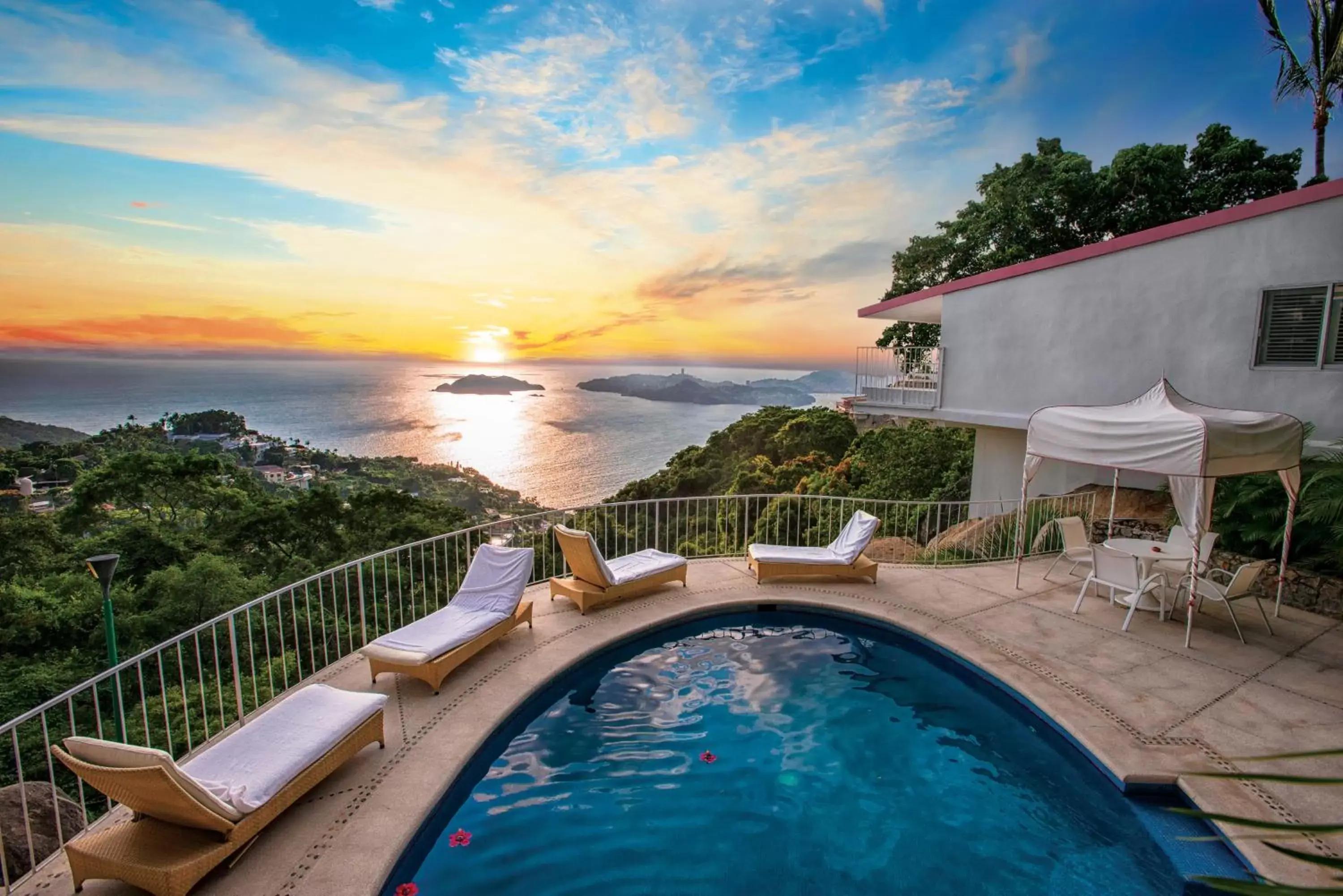 Balcony/Terrace, Swimming Pool in Las Brisas Acapulco