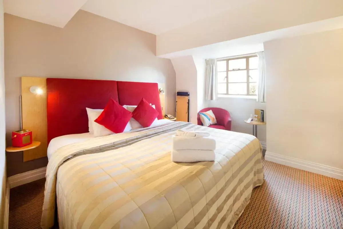 Bedroom, Bed in The Berkeley Square Hotel Bristol