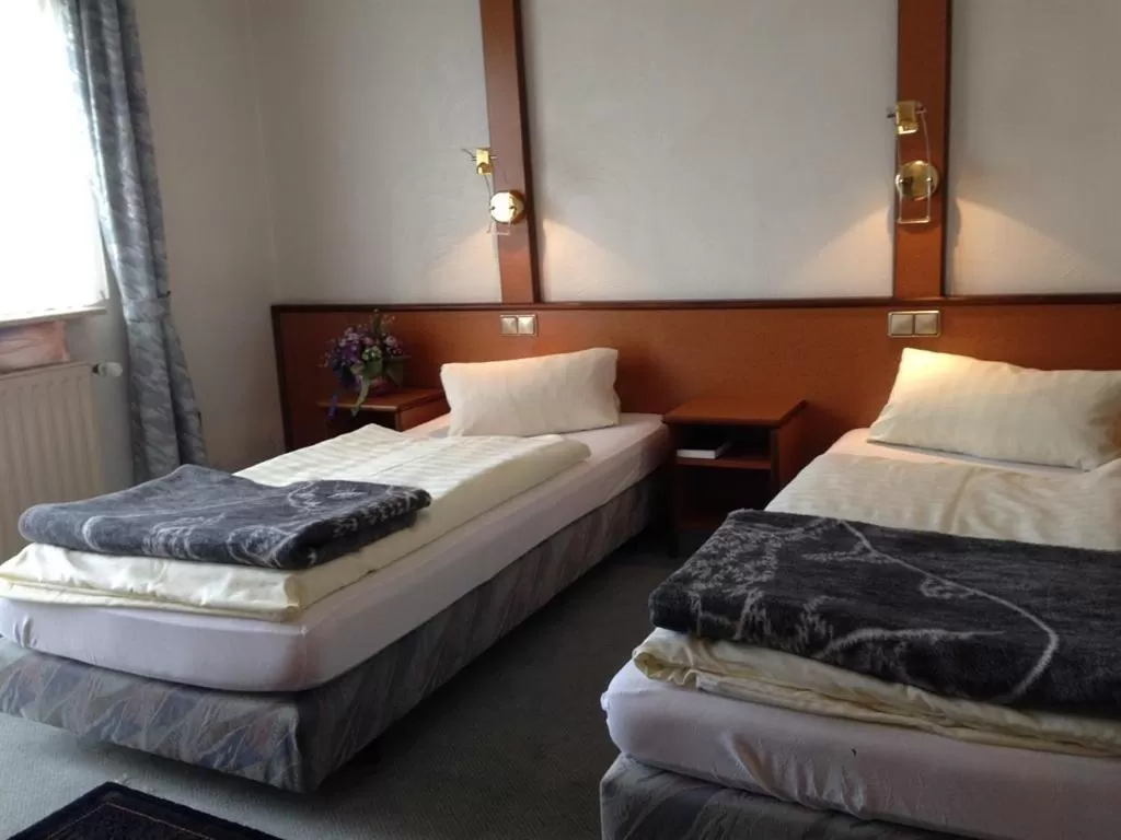 Single Room with Private Bathroom - single occupancy in Kircheiber Hof