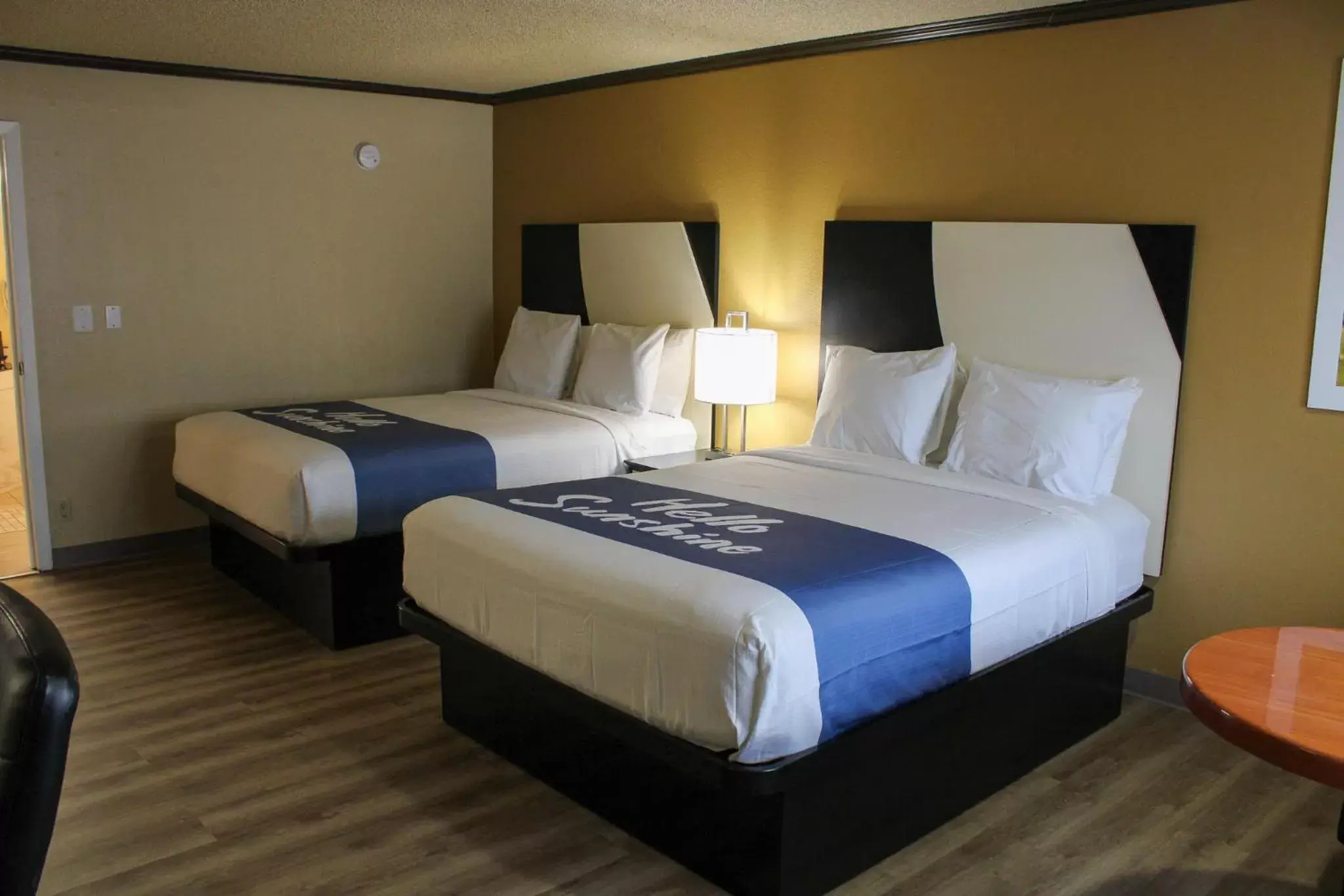 Bed in Days Inn by Wyndham Bend