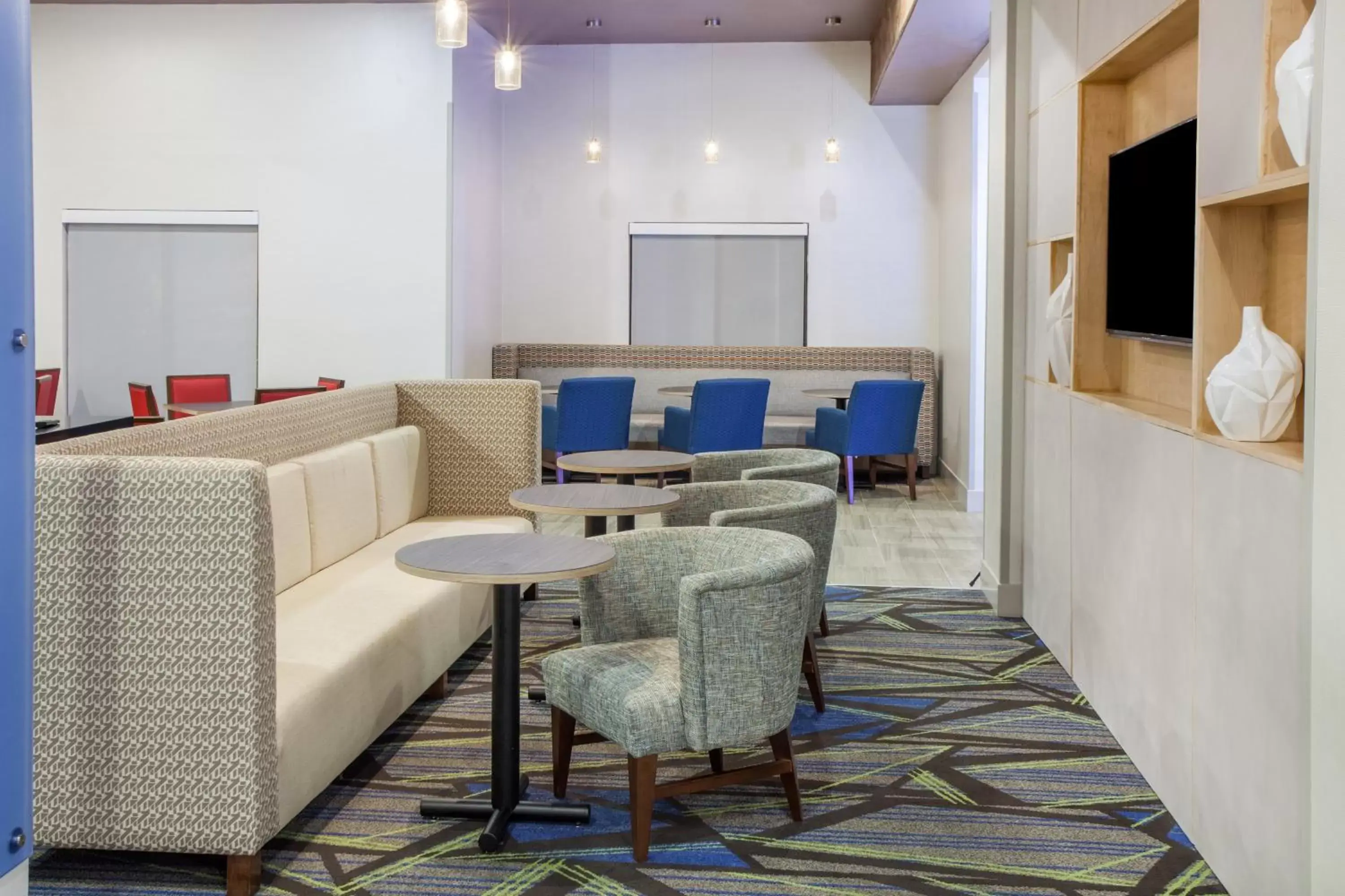 Property building, Seating Area in Holiday Inn Express & Suites Texarkana, an IHG Hotel