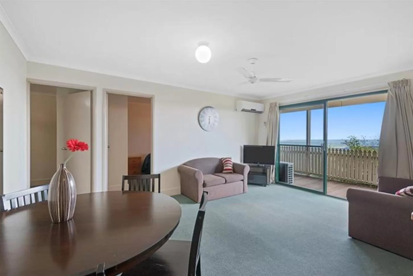 TV and multimedia, Seating Area in Tranquil Park