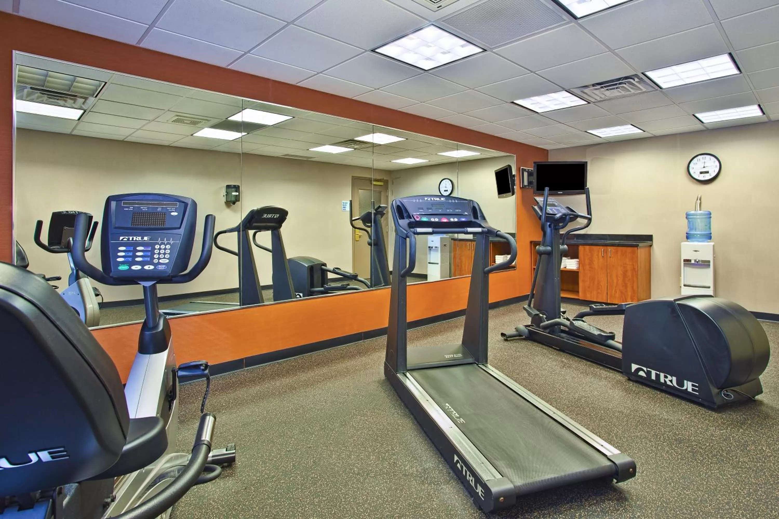 Fitness centre/facilities in Holiday Inn Express and Suites Pittsburgh West Mifflin by IHG