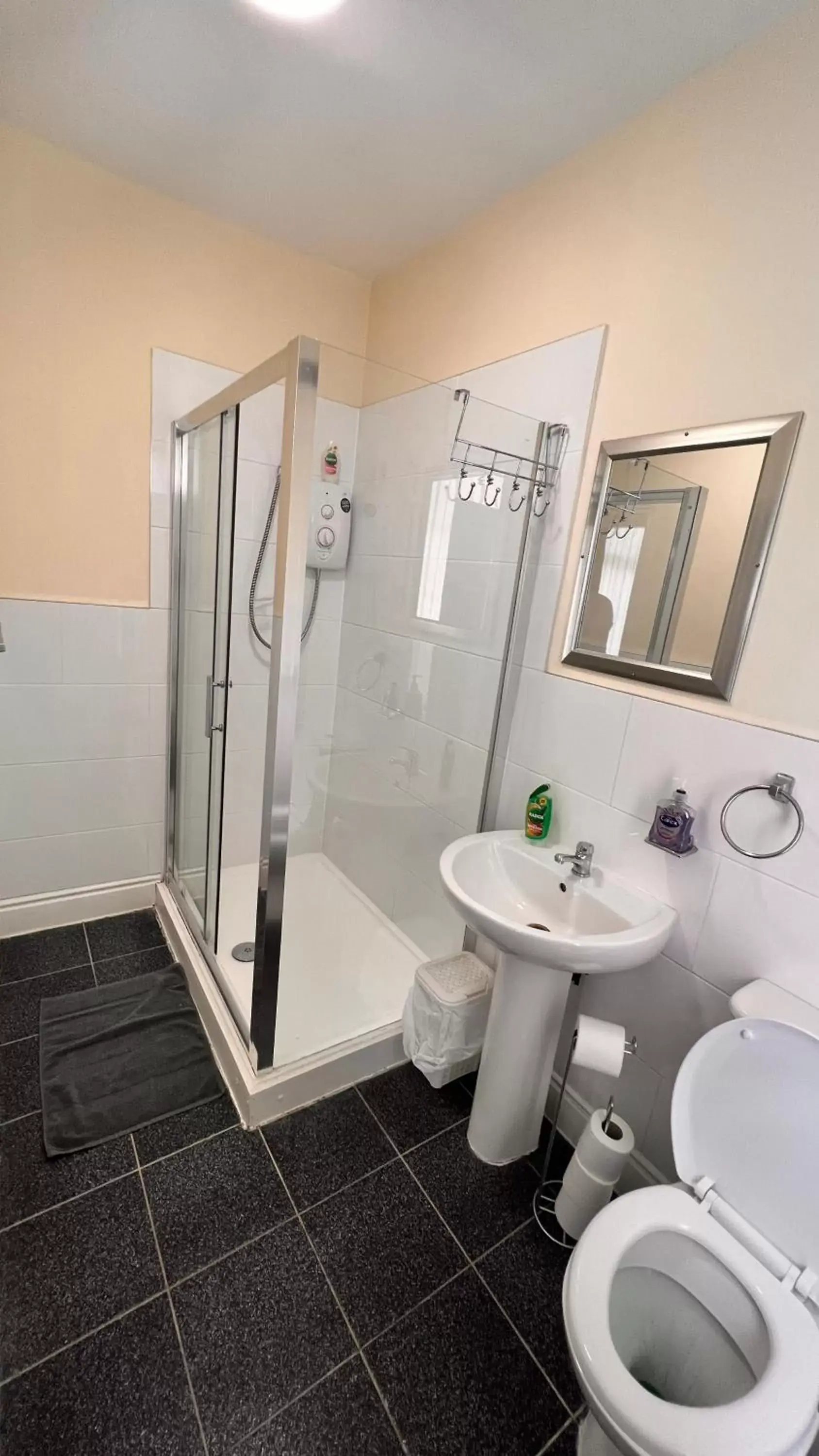 Bathroom in The Cabbage Hall Hotel