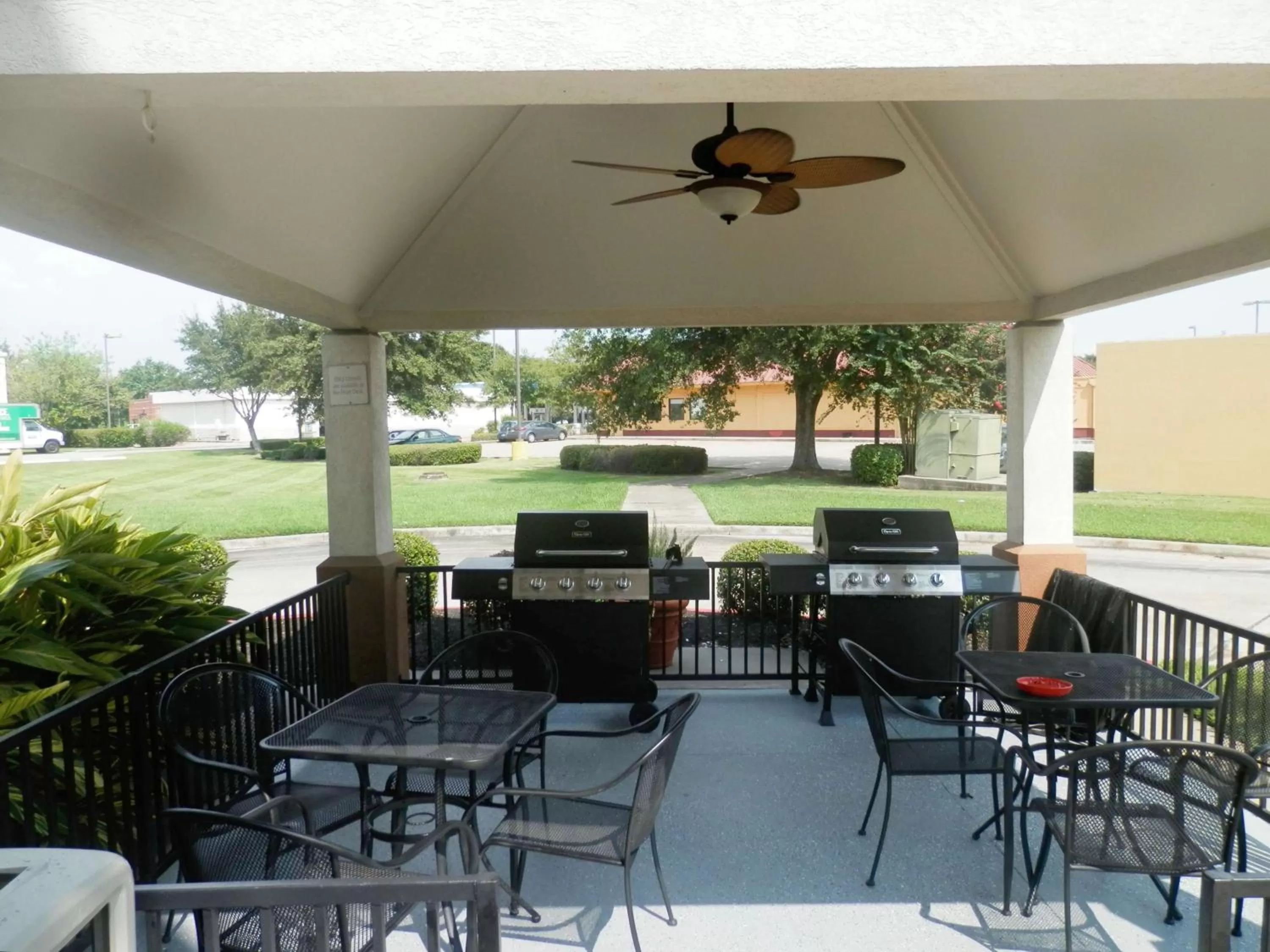 Property building in Sonesta Simply Suites Houston – NASA Clear Lake