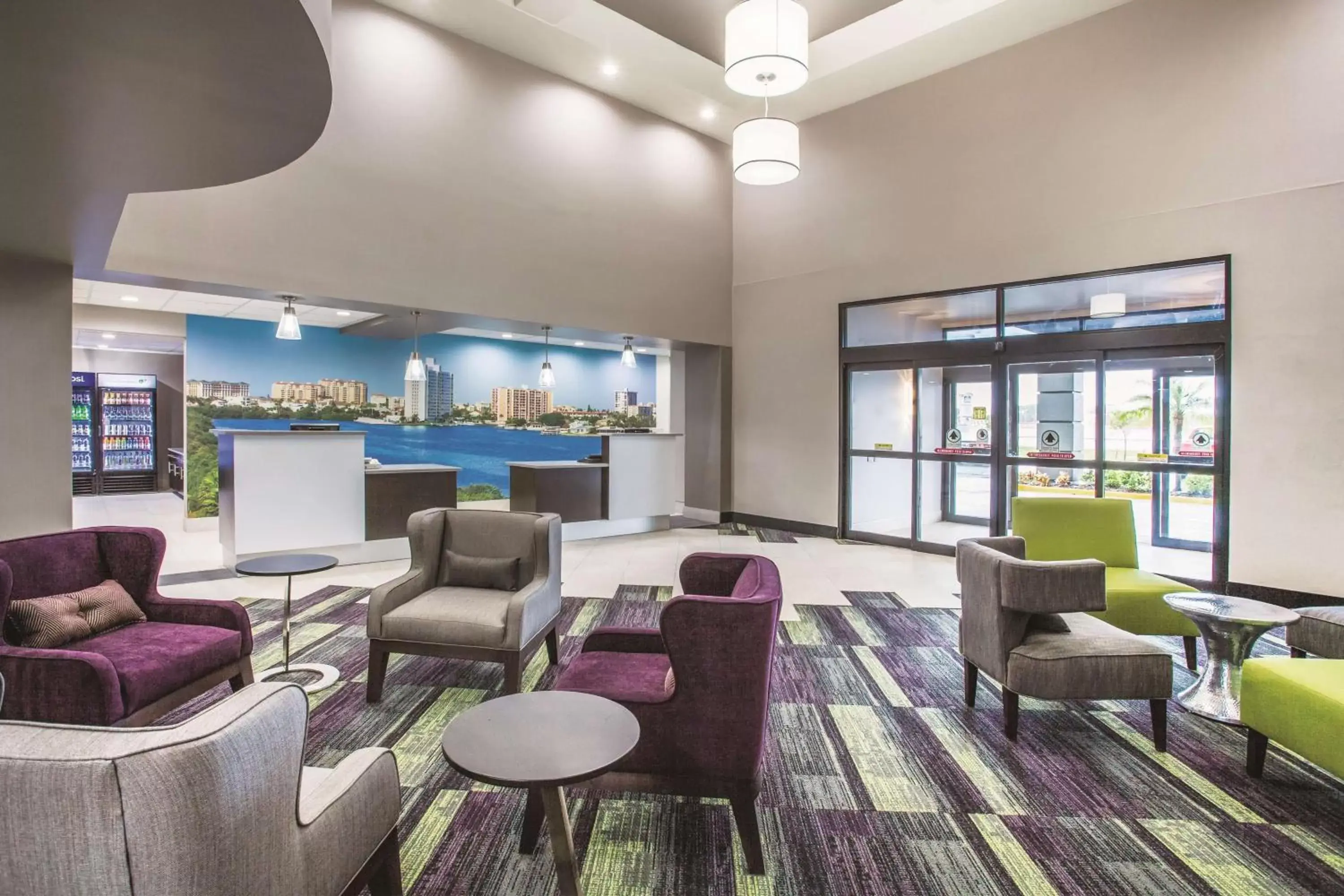 Lobby or reception, Lounge/Bar in La Quinta by Wyndham Clearwater South