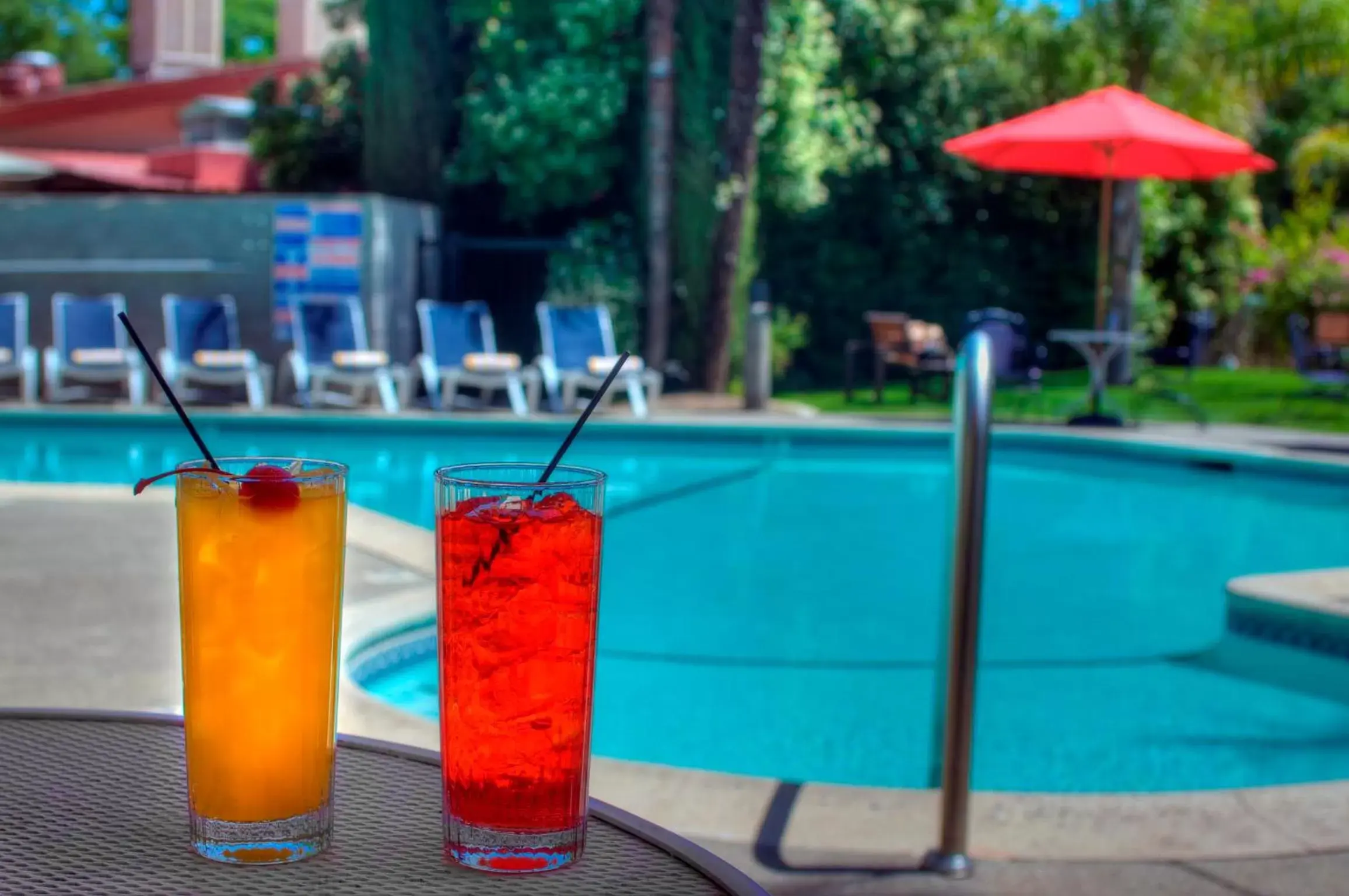 Swimming pool in University Park Inn & Suites, an Ascend Collection Hotel Swimming pool in University Park Inn & Suites, an Ascend Collection Hotel
