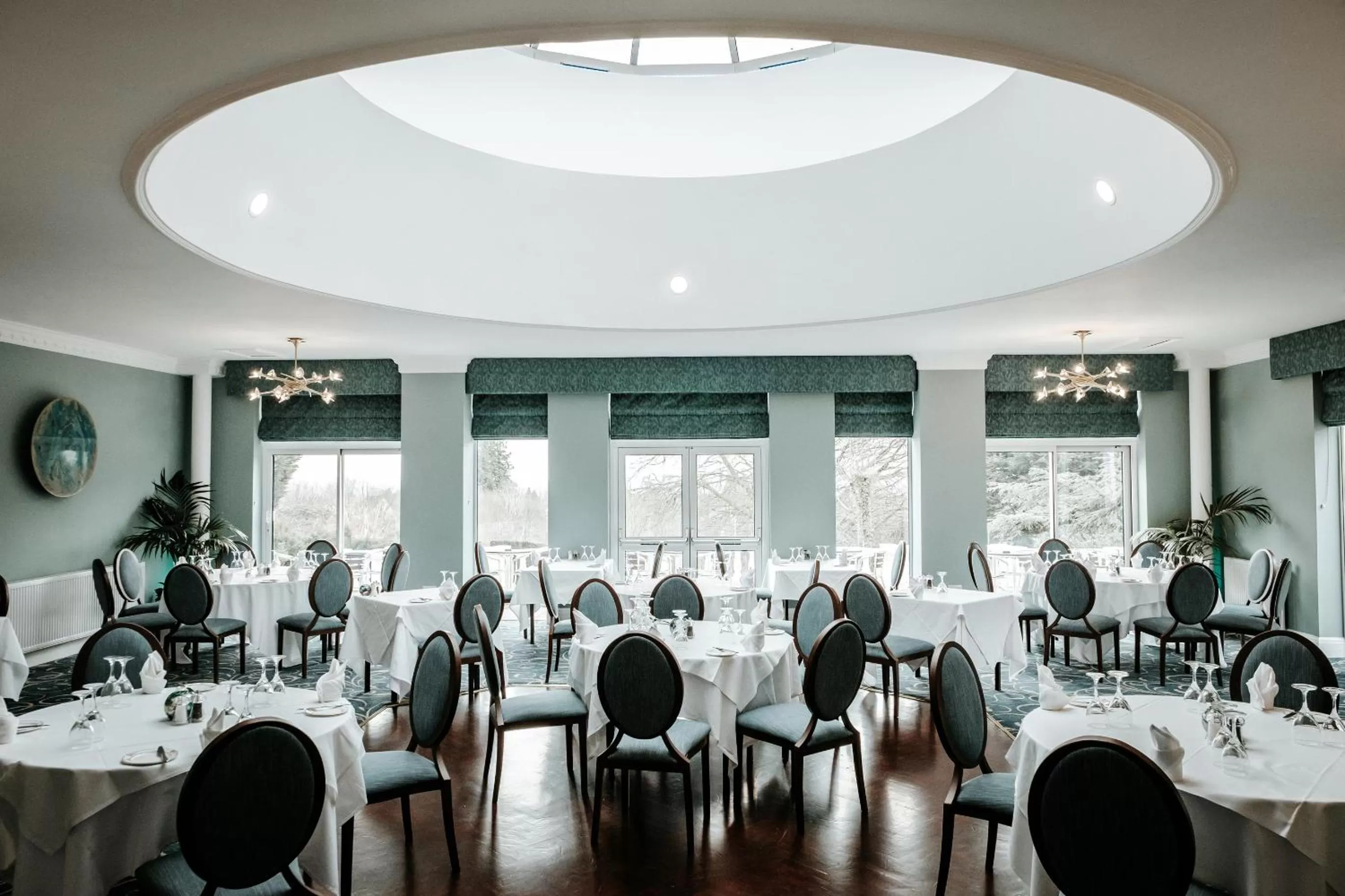 Restaurant/places to eat in Manor Parc Hotel